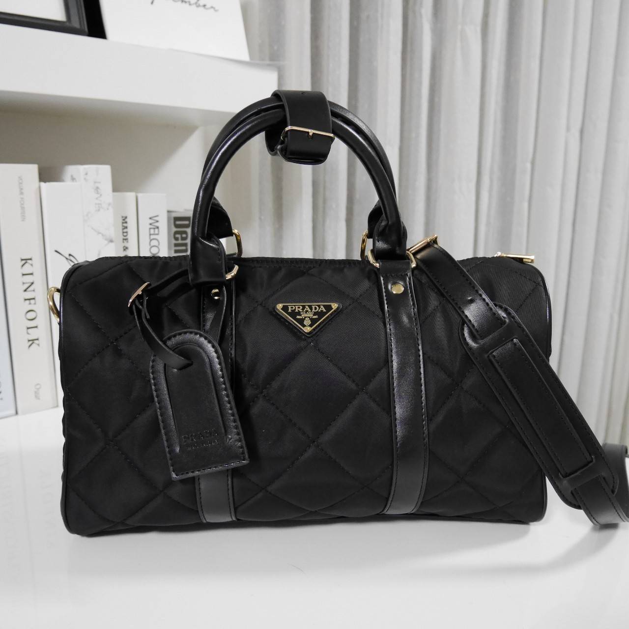 PRADA KEEPALL LEATHER BAG / PRADA Travel Bag ต้อนรับปีกระต่าย ด้วยกระเป๋าทรงหมอน ยอดฮิต อะไหล่ทองทั้งใบ