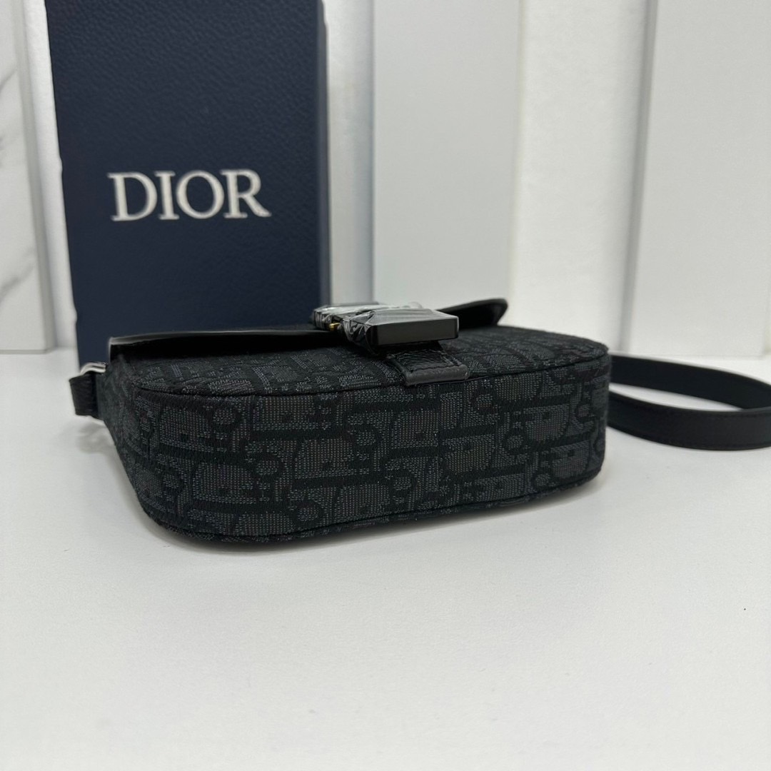 พร้อมส่ง 2 สี DIOR Mini Saddle Messenger Bag with Flap กระเป๋าคาดอกดิออร์ เกรดออริ สลับแท้ 1:1 ใช้ต่างประเทศได้