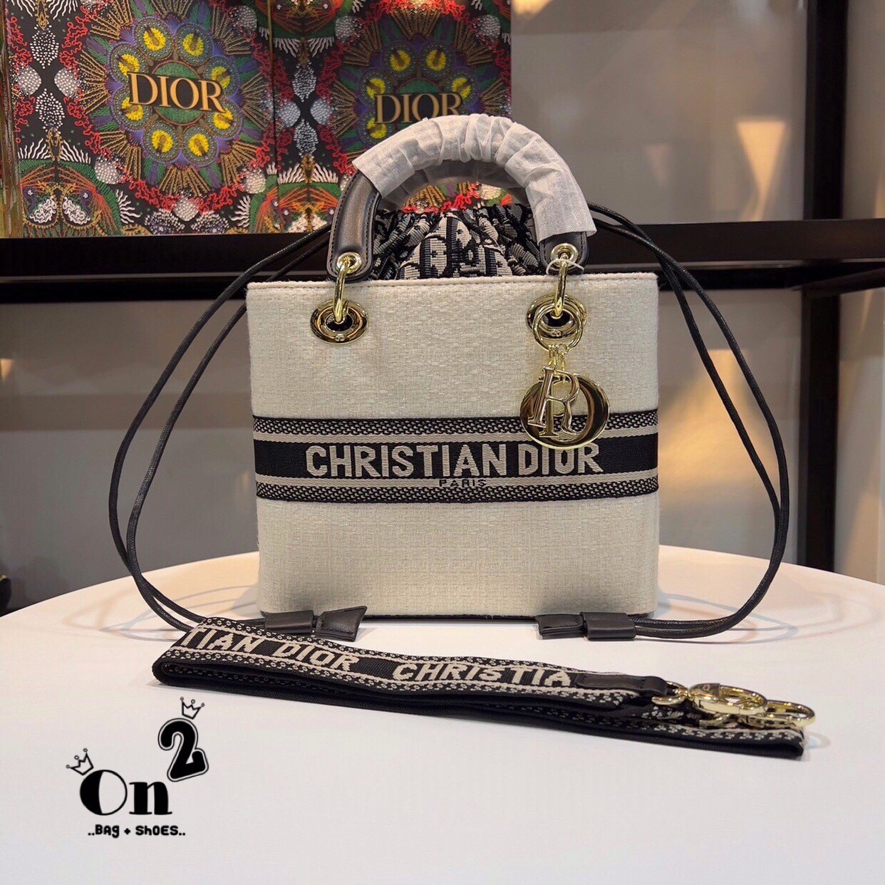 Lady Dior limited edition Bag DIOR WOMEN MEDIUM LADY D-LITE BAG กระเป๋า Lady D-Lite ผสมผสานความสง่างามและคลาสสิก