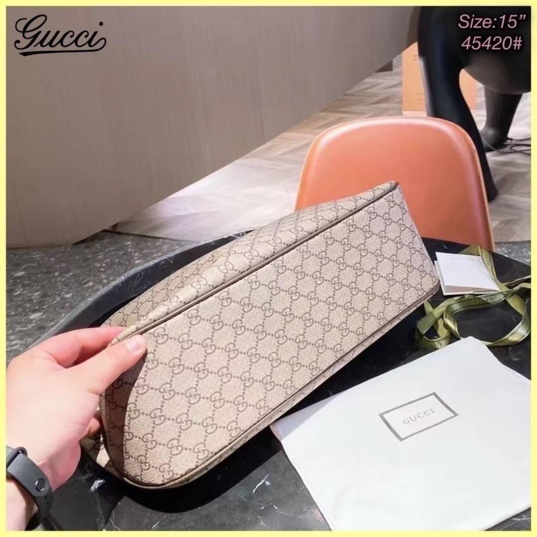 GUCCI Tote Bag / GG Ophidia Tote Bag กระเป๋าสะพายโท้ทใบใหญ่ คลาสสิคโมโนแกรมสุดหรู วัสดุแคนวาสตัดขอบหนัง ภายในเป็นช่องโล่งกว้าง จุของได้เยอะ หยิบจับสะดวก ใช้งานสะดวกสามารถสะพายได้ทุกวัน