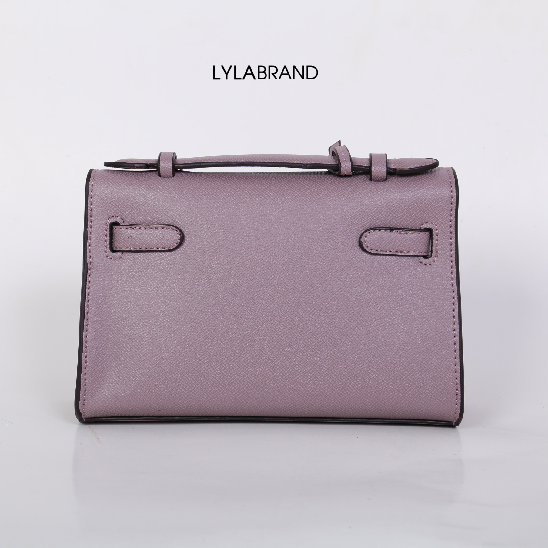 LYLABRAND🔔 KELLY MINI SIZE 22 CM / EPSOM PU TOP PREMIUM มาพร้อมสายหนังและสายโซ่คุณภาพดีสุดๆ ใบเล็กน่ารักพอดิบพอดีถือเป็นครัชออกงานได้ให้ลุคหรูสุด หรือจะใส่กับชุดทำงาน กางเกงยีนส์ ได้หมด ครบเลยค่ะ ให้ลุค ผู้ดีมากๆ ใส่ iphone plus ได้ทุกรุ่น มีสีให้