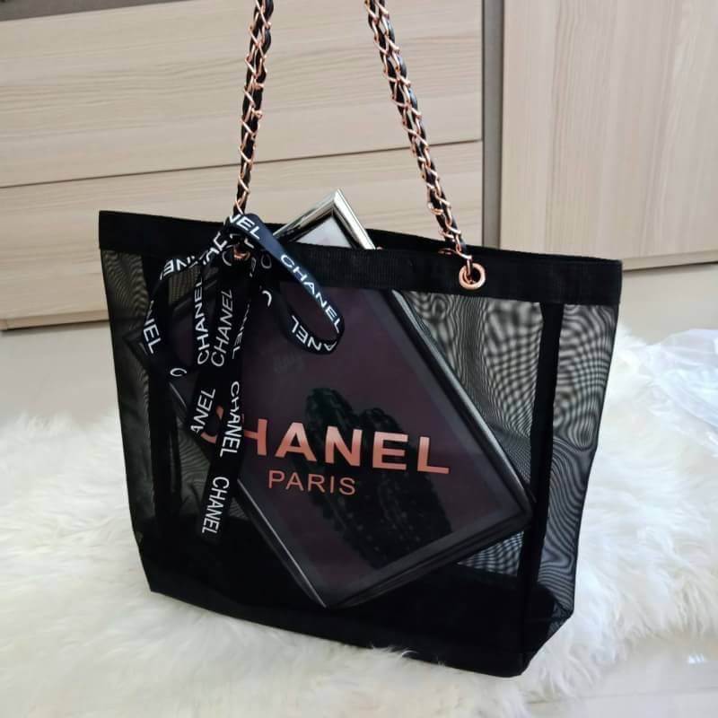 Chanel Shopping Bag With Chain & Ribbin กระเป๋าสะพายใบใหญ่ทรง Shopping Bag Limited Edition พรีเมี่ยมกิ้ฟของแท้นำเข้าจาก Chanel Perfume Counter ของแท้100% ใบใหญ่วัสดุ Nylon โปร่ง♡ ปั้ม CHANEL เปิดปิดด้วยแถบแม่เหล็กซ่อนด้านใน บุฟองน้ำที่ฐานมาพร้อมสาย