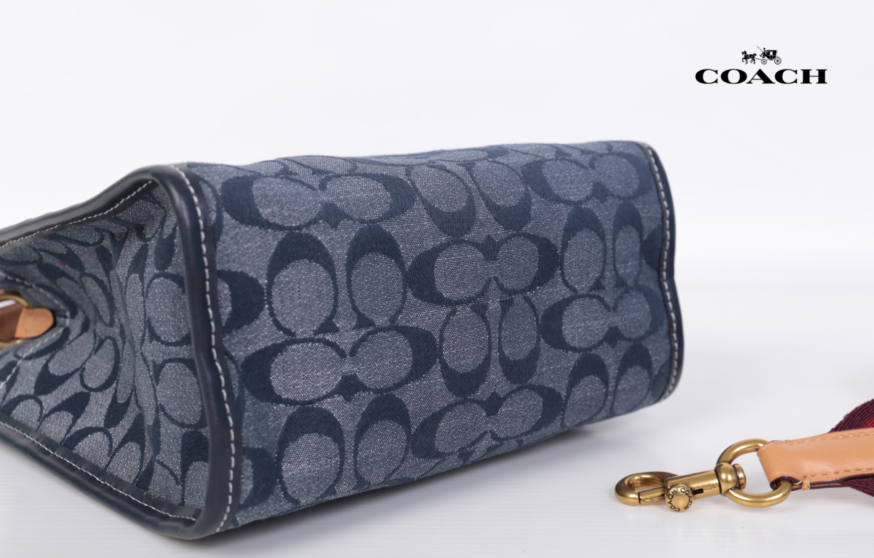 ของแท้ 💯% COACH Tote 22 In Signature Chambray