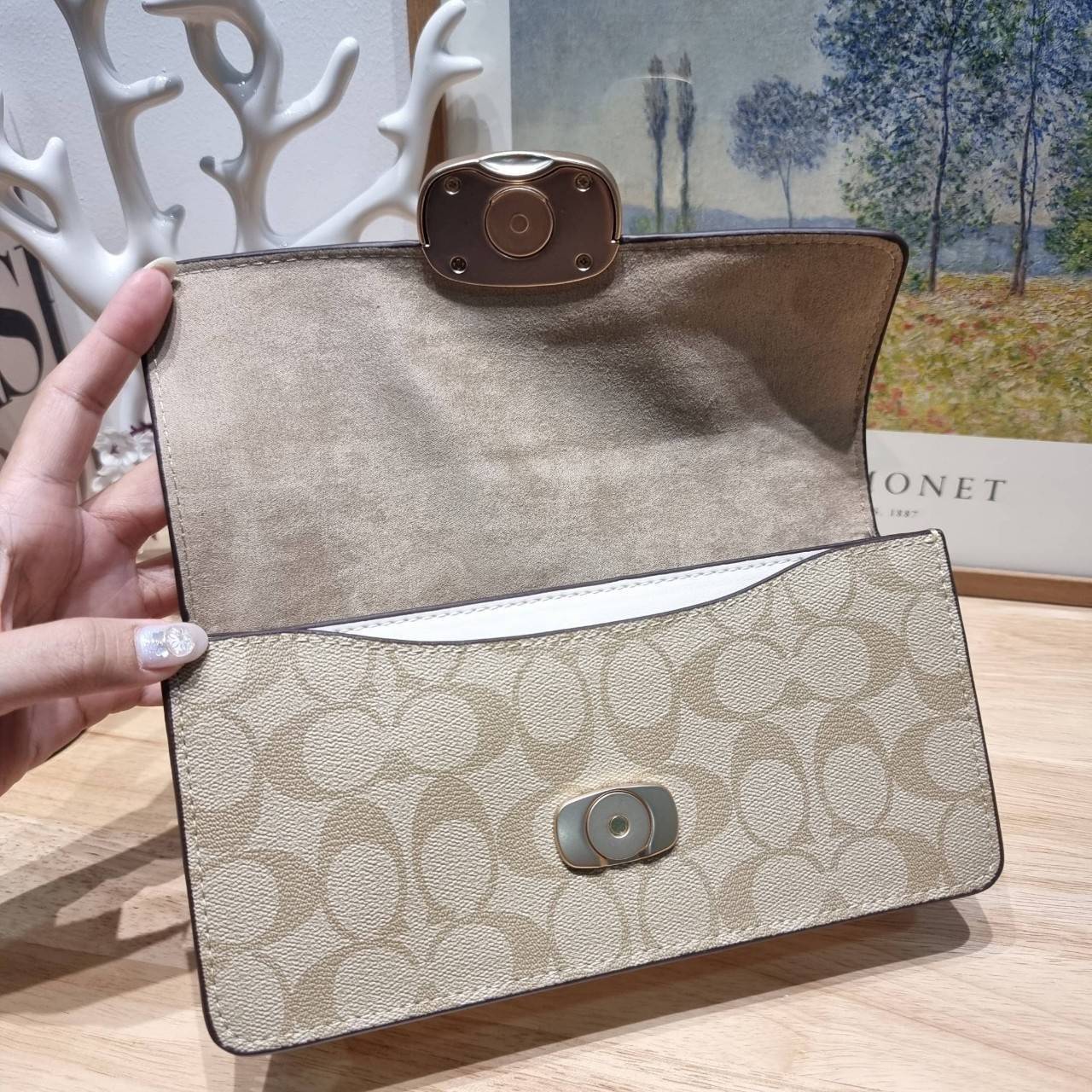 COACH CR528 ELIZA FLAP CROSSBODY IN SIGNATURE CANVAS กระเป๋าสะพายสุดหรู ดีไซน์โลโก้รุ่นใหม่สวยเด่น เกรดท็อปออริ เกรดดีสุด สลับแท้ 1:1