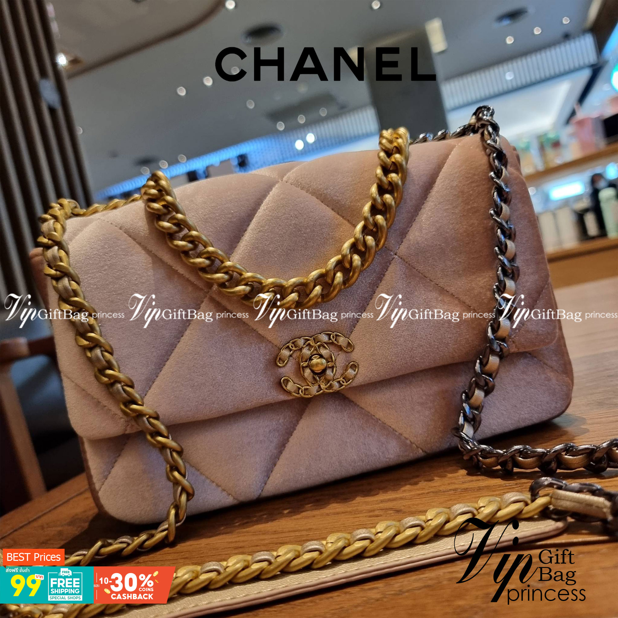 ไม่มองไม่เหลียวไม่ได้แล้ว!! ความหรูที่โดดเด่นจากผ้ากำมะหยี่ สร้างดีเทลผู้ดี ลูกคุณมากๆ Chanel vip boutique กระเป๋าสะพายจาก duty free ในราคาสุดประหยัด!! ดีไซน์เลิศ ตกแต่งด้วยโซ่ทูโทน ลงตัวแบบไม่มีที่ติ เปิด-ปิดด้วยตัวบิดล็อค ภายในโล่งกว้าง ใส่กระเป๋าสตางค์
