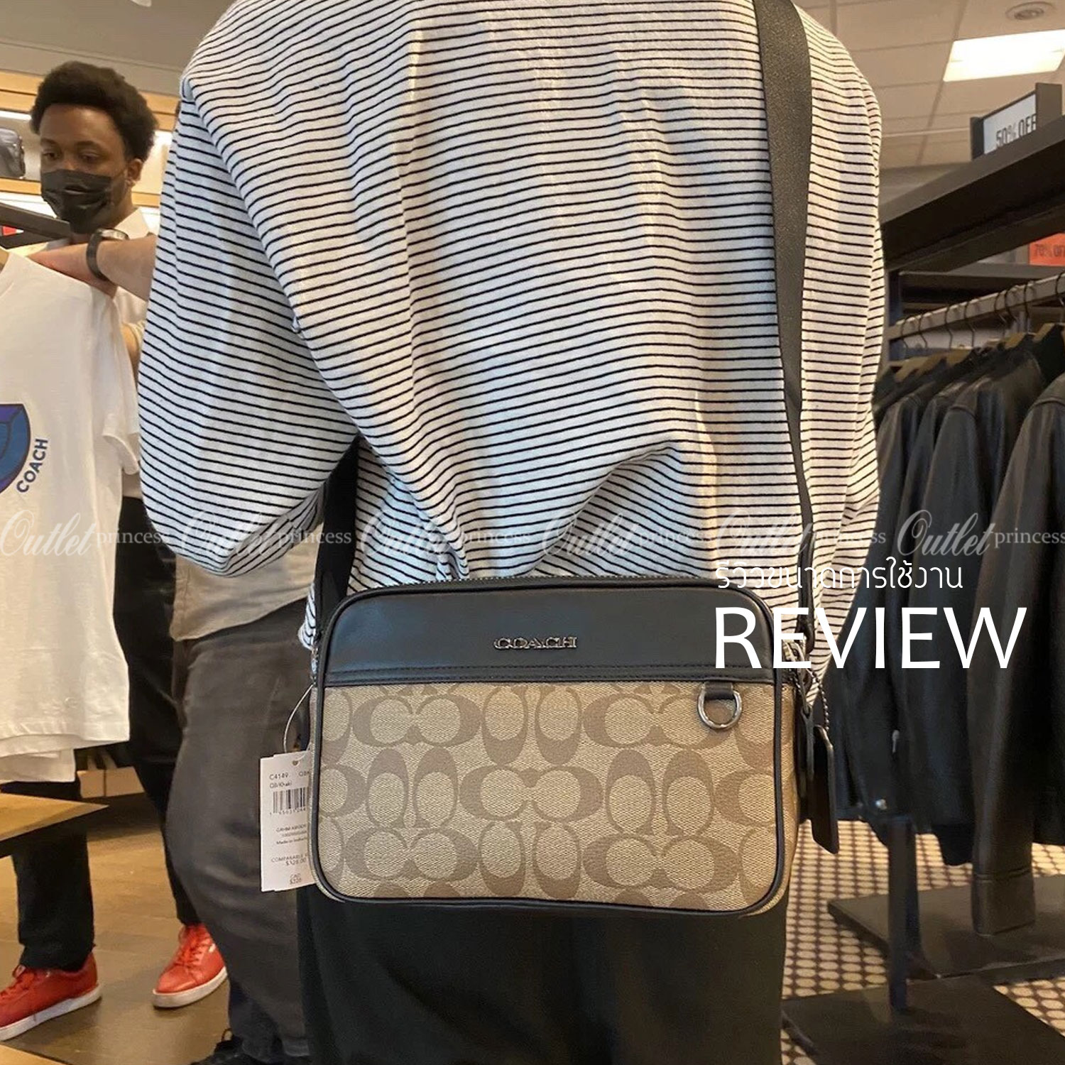 COACH GRAHAM CROSSBODY IN SIGNATURE CANVAS (COACH C4149) กระเป๋าครอสบอดี้รุ่นยอดฮิตสำหรับหนุ่มๆ ที่สาวๆก็ใช้ได้!! รูปทรงดีไซน์คลาสสิค ใช้งานสะดวก วัสดุหนังแคนวาสเคลือบลาย เปิด-ปิดด้วยซิป ภายในเป็นช่องโล่ง ใส่ของสำคัญได้ครบ สายสะพายปรับได้ตามตัว มีมาให้ช้อ