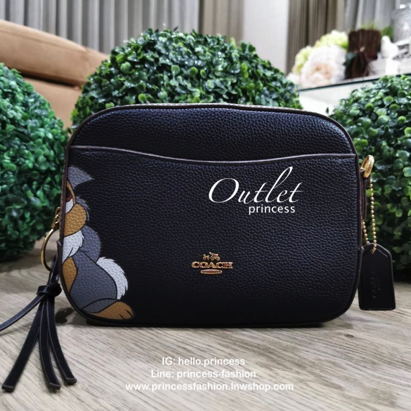 DISNEY X COACH Crossbody Bag 2019 New collection & Limited collection กระเป๋าสะพายขนาดกำลังน่ารัก วางอยู่ทรง วัสดุหนัง ลายตัวการ์ตูน Disney 3 charactors เปิดปิดด้วยซิป ภายในโล่ง ใส่ wallet ยาว มือถือได้ทุกรุ่นมีช่องเล็ก และช่องซิป พร้อมสายสะพายยาว ถอด ปรั