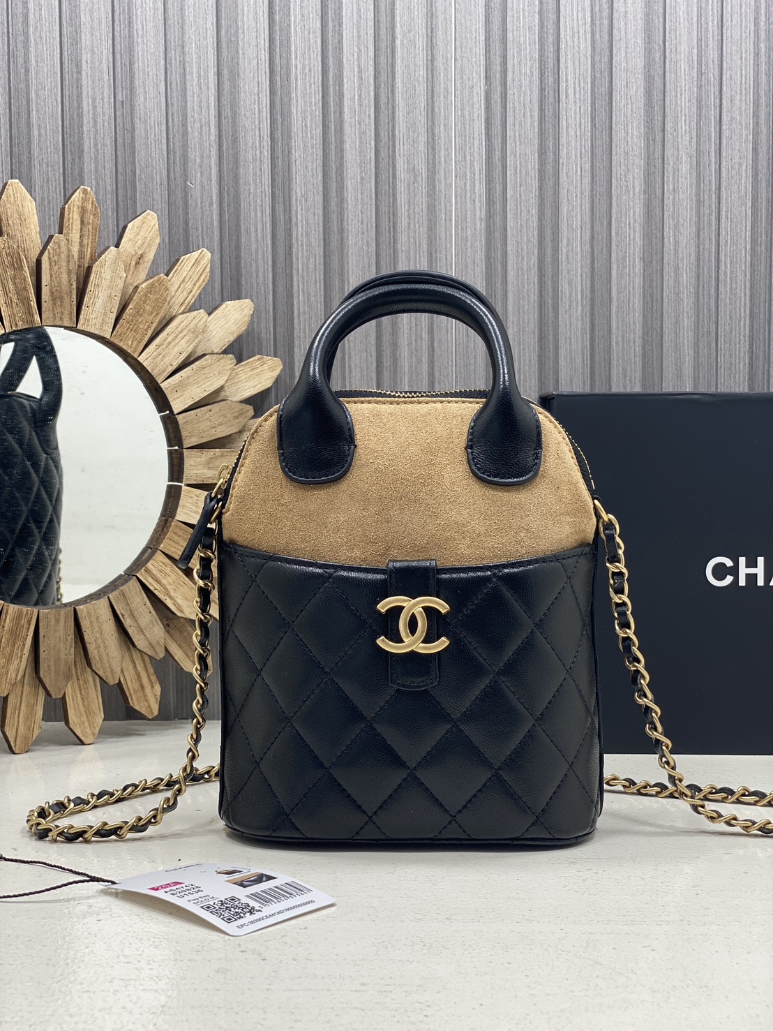 ORI หนังแท้ | Chanel Clutch with chain Suede Leather กระเป๋าถือรูปทรงใหม่ งานทูโทนหนังและหนังกลับ ตัดสีน้ำตาลดำอย่างลงตัว สวยโดดเด่น ใหม่ล่าสุด ในคอลเลกชัน Métiers d’art ปี 2024/25