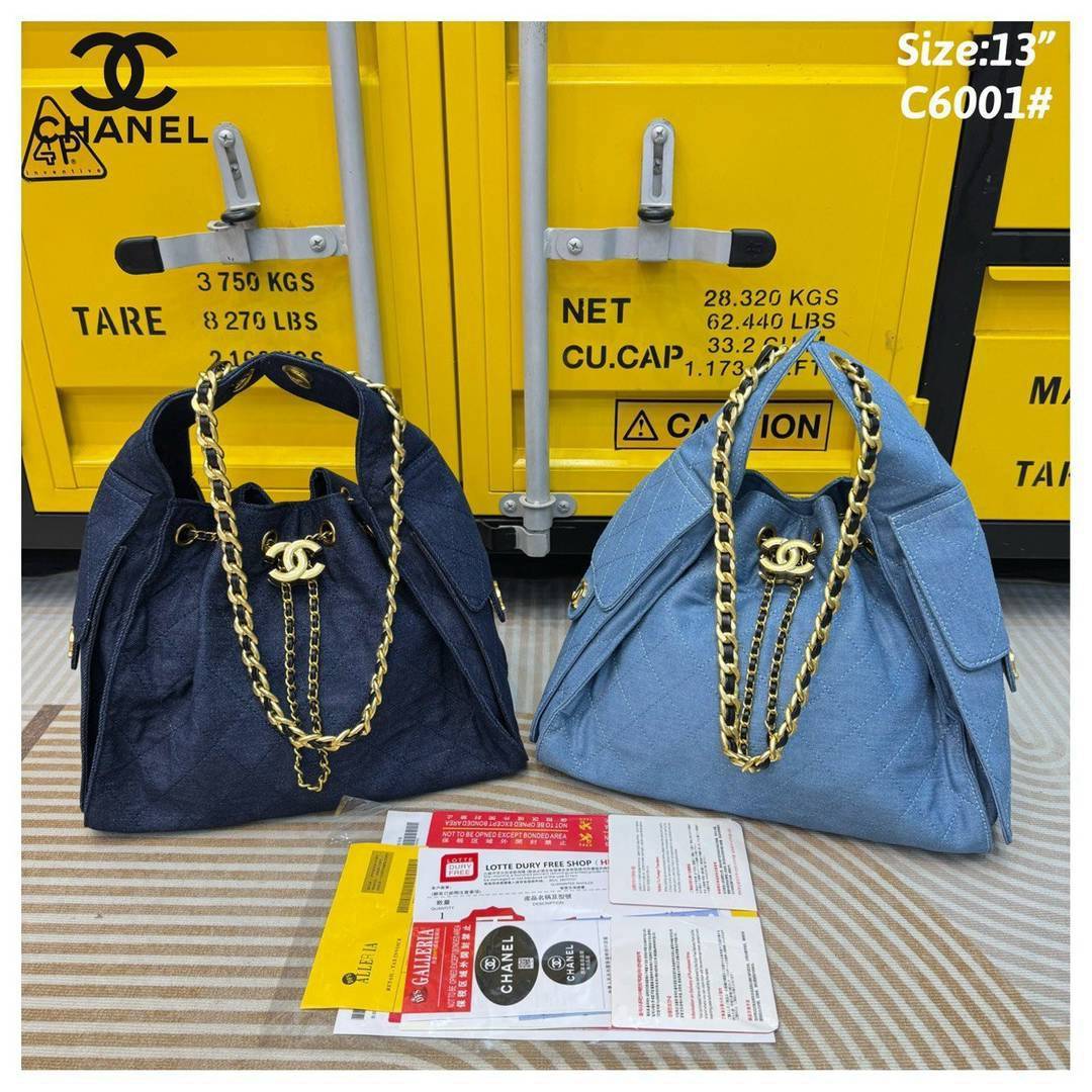 CHANEL 25 Small Handbag กระเป๋าสะพายทรงโฮโบ คอลใหม่ล่าสุด ต้อนรับฤดูกาล SPRING-SUMMER 2025 รูปทรงใช้งานได้จริง จุของได้ ถือเก๋ๆ เอวี่เดย์ลุค บอกเลยว่าดีไซน์เก๋มาก