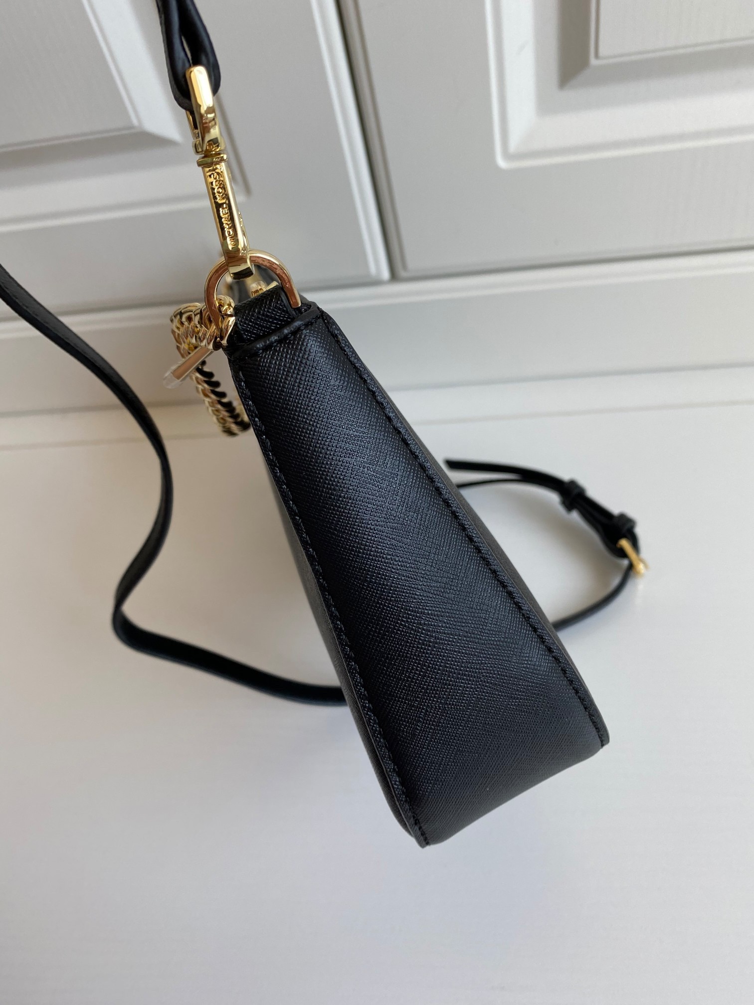 MICHEAL KORS SAFFIANO CROSSBODY BAG / MK Chain Pouchette Bag พร้อมส่ง 4 สี กระเป๋าสะพายข้าง ทรงสวย วัสดุหนัง SAFFIANO คุณภาพดี สวยอยู่ทรงแข็ง