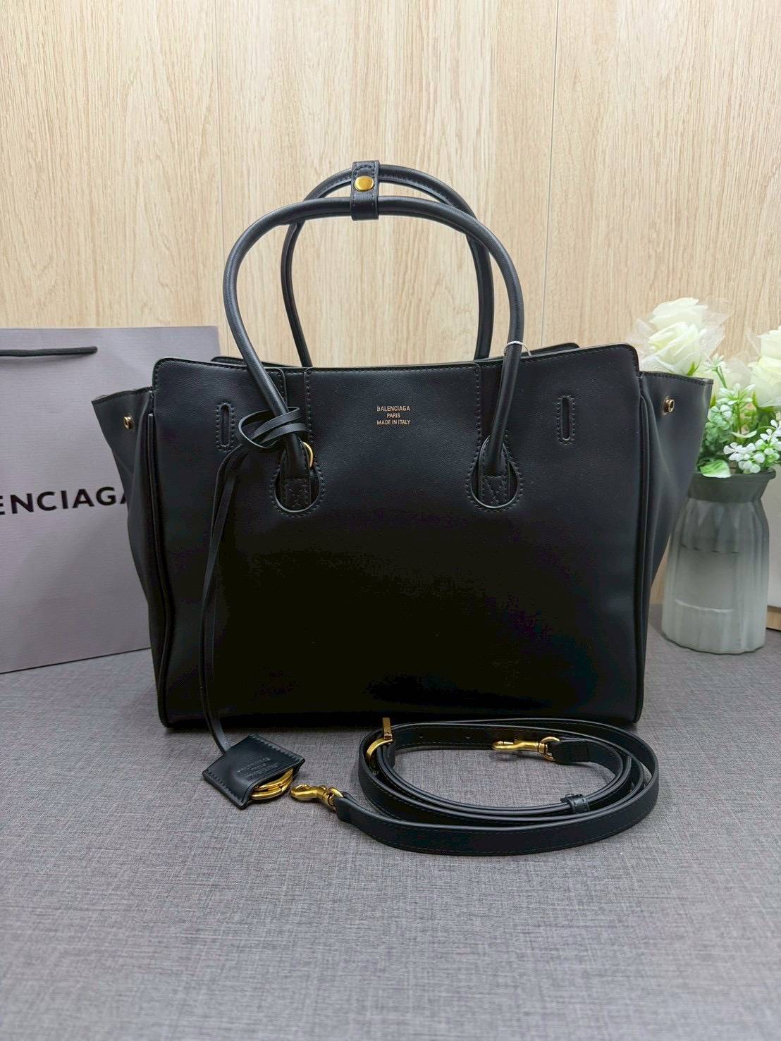 ORI หนังแท้ | Balenciaga Carry All Hampton Bag / Balenciaga Tote Bag 33cm กระเป๋าสะพายทรงโท้ท ภายในโล่งกว้าง ดีไซน์เรียบง่าย เรียบหรู