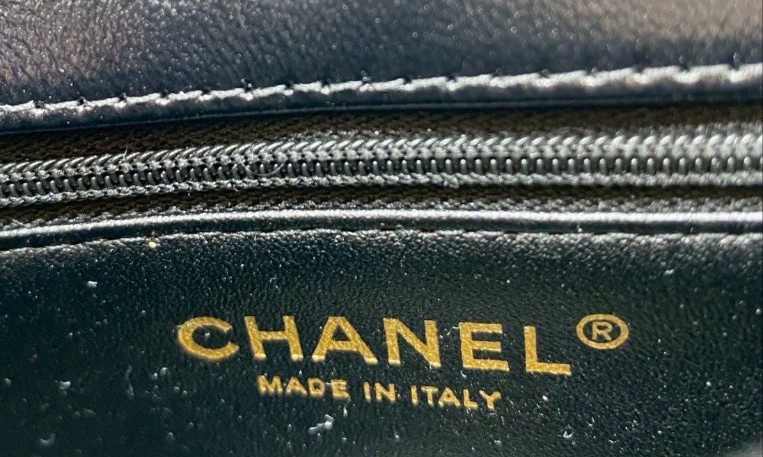 ORI หนังแท้ | Chanel Small Flap Bag with Top Handle 20cm กระเป๋าสะพายดีไซน์คลาสสิก หูจับแต่งโซ่สีทองหรูหรา เรียบหรูดูแพง