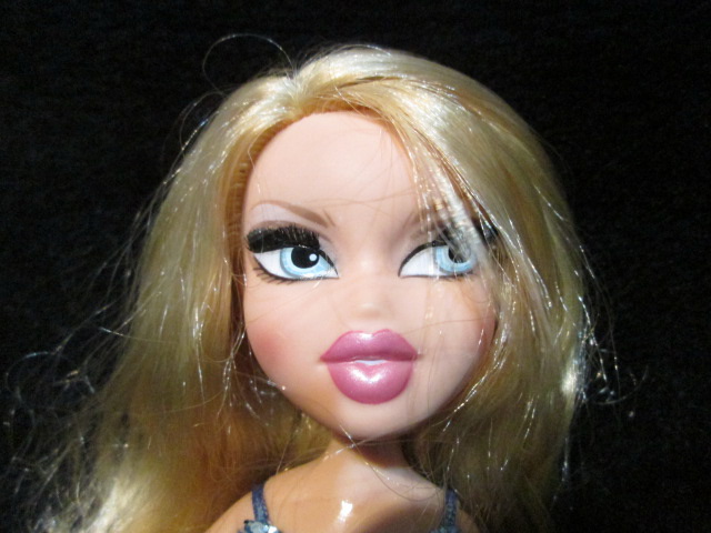 Bratz Movie Stars Cloe ตุ๊กตาบราสมือสองสภาพดีมาก