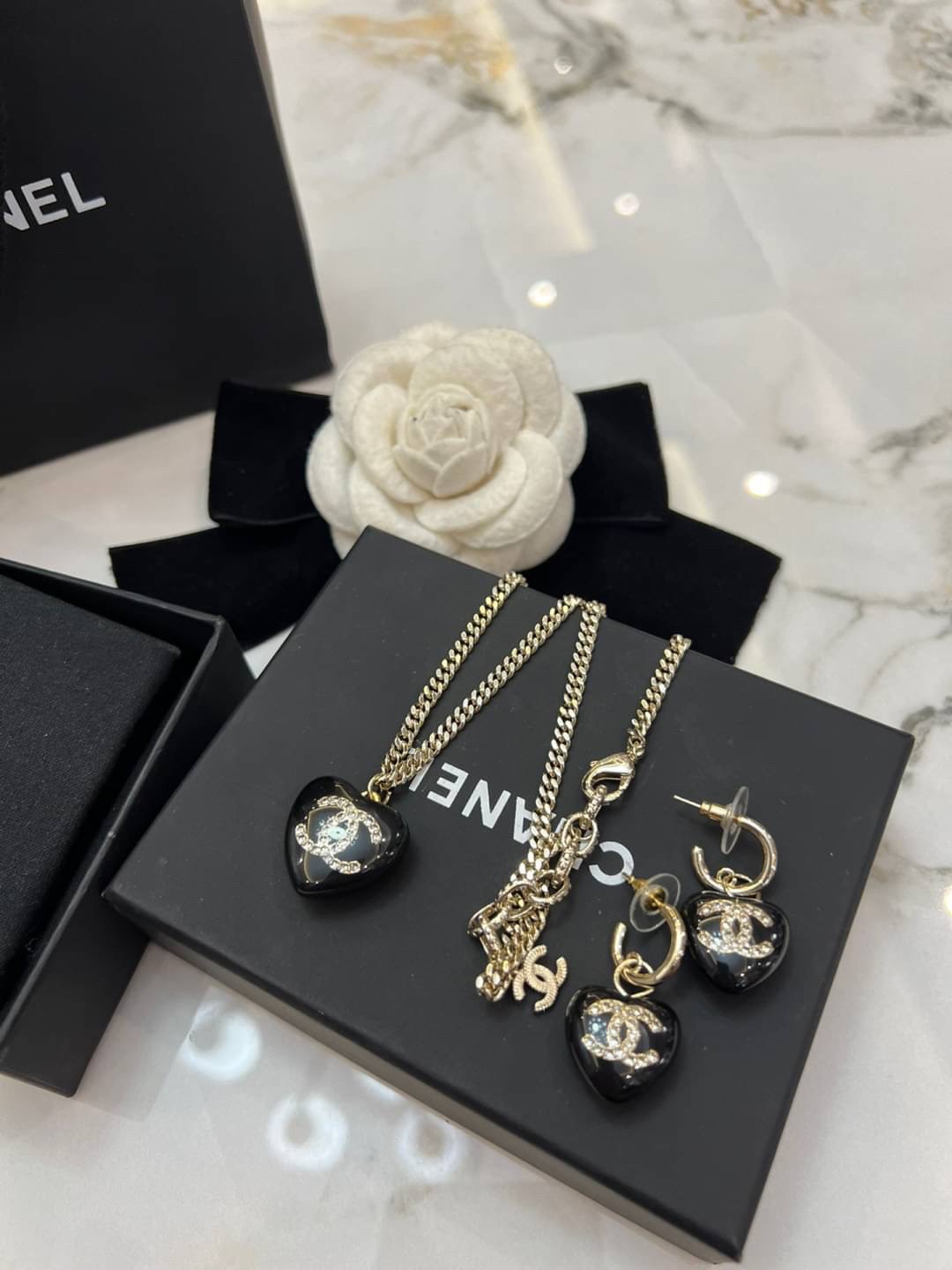 ซื้อ1ได้ถึง2ชิ้น ในเซ็ตเดียว CHANEL JEWELRY SET / Chanel earrings / Chanel necklace โทนดำ ชุดเครื่องประดับครบชุด สุดอลังการ