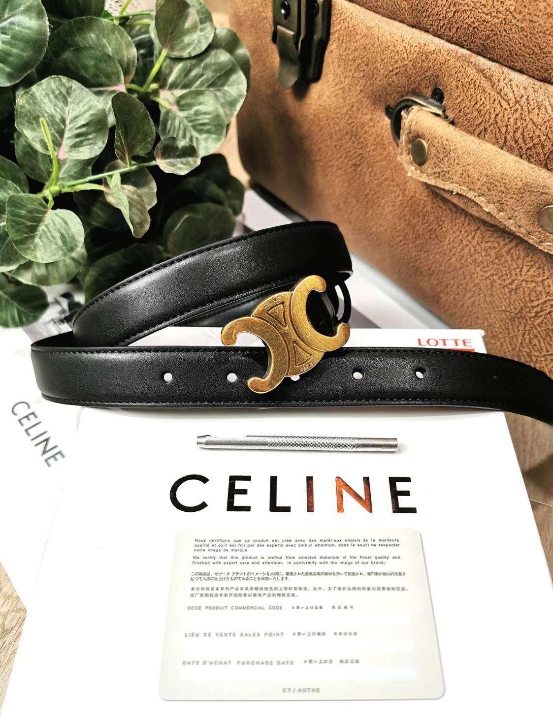 VIP 🥂 Celine Vintage Logo Leather Belt VIP เข็มขัดซีลีนใช้ได้ทั้งชายหญิง วัสดุ Calfskin หนังเรียบสวยหัวเข็มขัดโลโก้แบรนด์แบบ 3D Vintage สีทองสายปรับระดับได้ในดีไซน์เรียบหรูเข้ากับทุกลุ๊คใช้ได้ทั้งชายหญิง สินค้ามาพร้อม Original Package มีการ์ด ถุงผ