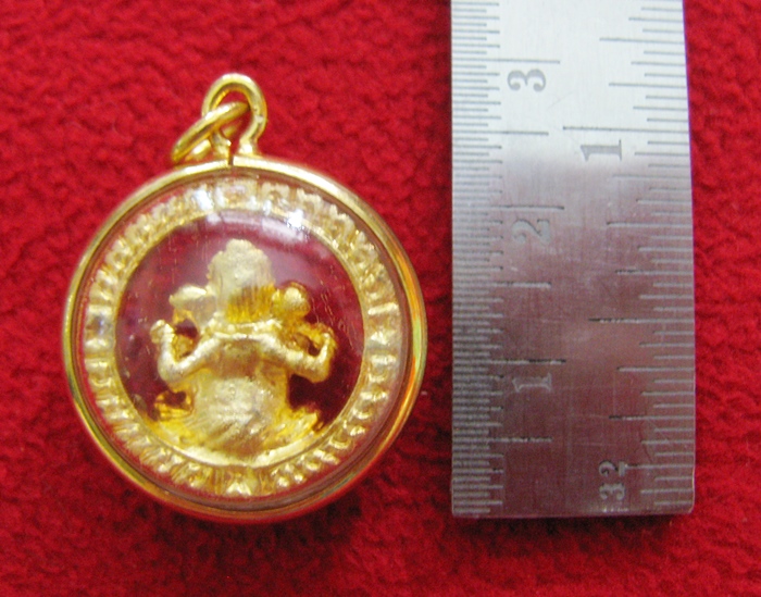 องค์พระพิฆเนศปางสัมปทายะ(ประทานความสำเร็จ)เนื้อทองล้อมเพชรเลี่ยมทองไมครอนพร้อมใบคาถาค่ะ