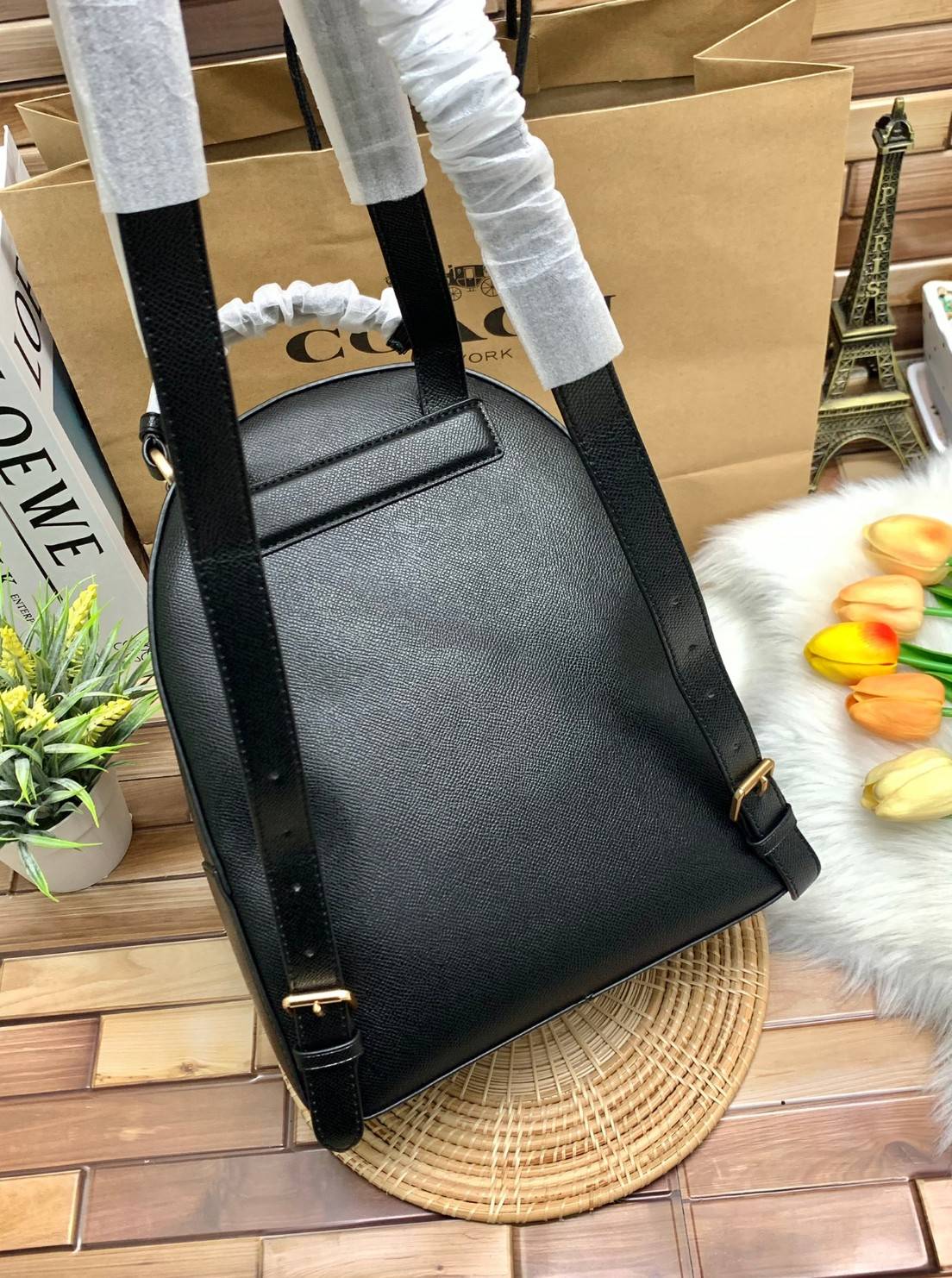 COACH JORDYN BACKPACK IN BLOCKED SIGNATURE ((76622//76624//76715)) พร้อมส่ง กระเป๋าสะพายหลังแบบมีหูหิ้ว หนังแท้ หนังนิ่มอย่างดีเลยค่า ด้านหน้ามีช่องซิปหนึ่งช่องสำหรับใส่ของจุกจิกนะคะ เปิดปิดช่องหลักแบบซิปคู่ หัวซิปมีหนังห้อยมาให้ ภายในกระเป๋าโล่งใส่สัมภาร