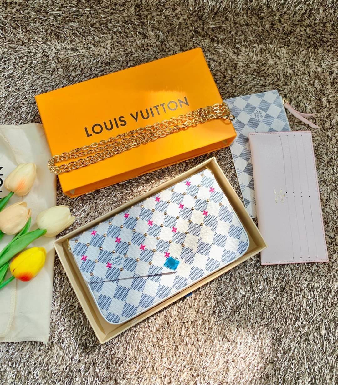 VIP 🥂 อัพลุคให้ตัวเองดูดีกับกระเป๋าทรงคลัท//สะพายครอสบอดี้ร์แถมเป็นรุ่นที่ใช้ได้ตลอดทั้งวันด้วยนะคะ Louis Vuitton Monogram Casual Style Calfskin / LV Monogram Casual กระเป๋าทรงคลัทแบบฝาปิด หนังแท้ ลายสวยมากๆค่ะ