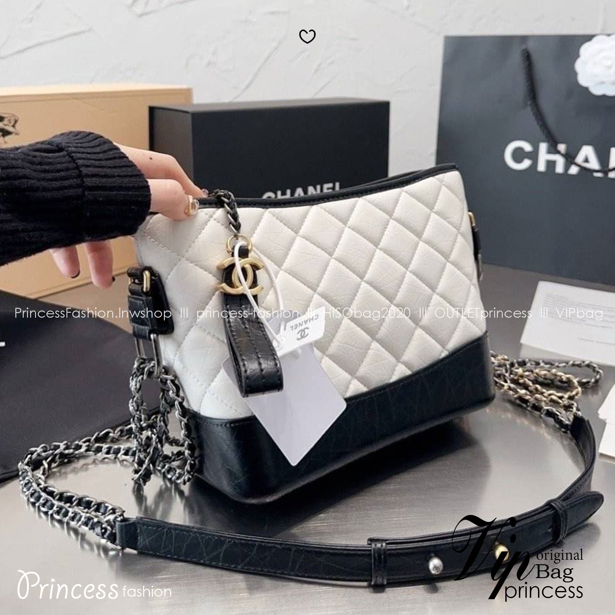 CHANEL Gabrielle Bag กระเป๋าสะพายซิกเนเจอร์ ดีไซน์ไม่เหมือนใคร เป็นเอกลักษณ์ สวยคลาสสิค No.1 ต้องยกให้ไอเท็มนี้เท่านั้น ใช้งานได้หลากหลาย สะพายได้ไม่ซ้ำ