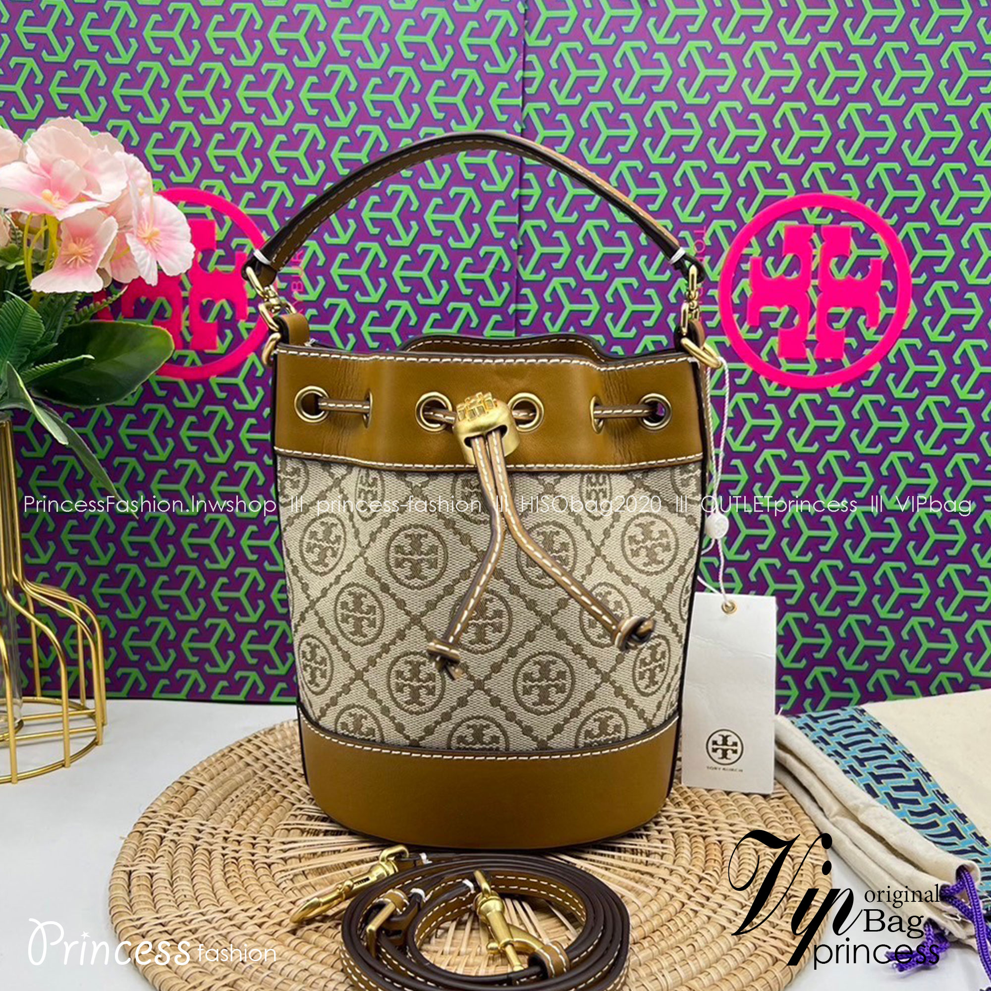 TORY BURCH Mini T Monogram Bucket Bag jacquard black / Tory Mini Bucket Bag กระเป๋าทรงบัคเก็ต ไซส์มินิ สีดำสุดคลาสสิก สีดำคลาสสิก กระเป๋าทรงขนมจีบ รุ่นใหม่ล่าสุด วัสดุผ้าแจคการ์ด ตัดขอบหนังสวย