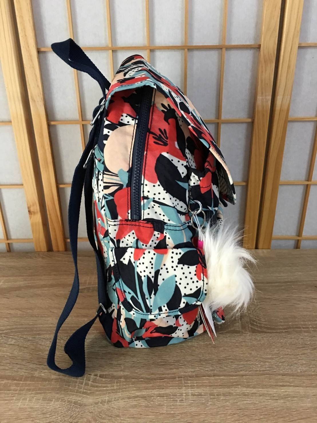 กระเป๋า Kipling รุ่น City Pack ไซส์ L ขนาดใหญ่พอเหมาะสำหรับการเดินทาง มาพร้อมช่องกว้างขวางจุสัมภาระของคุณได้อย่างจุใจ และช่องจัดเก็บอีกหลากหลายรูปแบบ ดีไซน์ลวดลายนำสมัย เติมแต่งสีสันและชีวิตชีวา นับเป็นอีกหนึ่งกระเป๋าเป้ที่พร้อมให้คุณได้สะพายออกไปข้างนอกไ