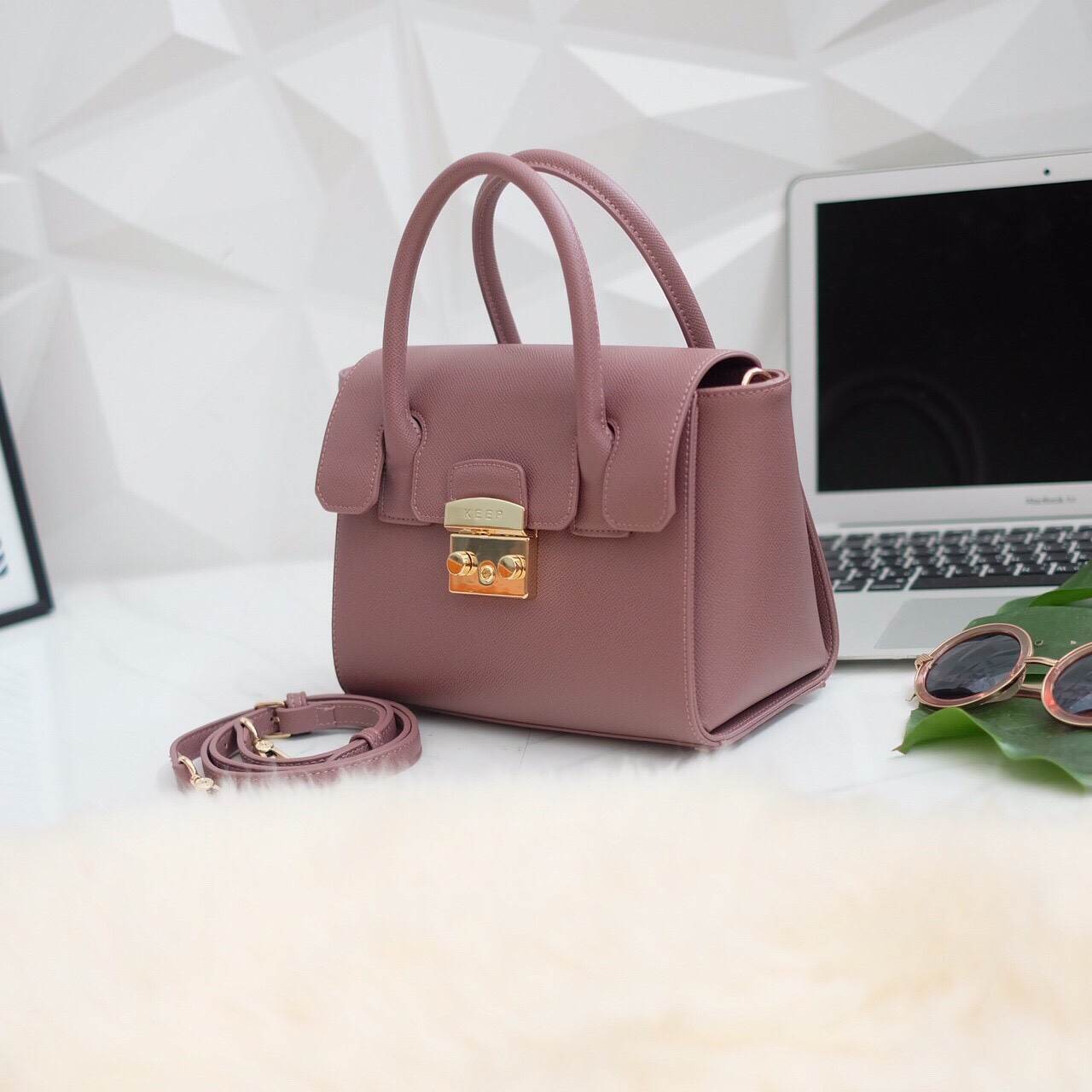 New arrival ‼️‼️ Must have bags !! ใครหากระเป๋า Handbag ทรงสวย ใช้ได้ในทุกๆวัน แนะนำ KEEP รุ่น Sense เลยค่า