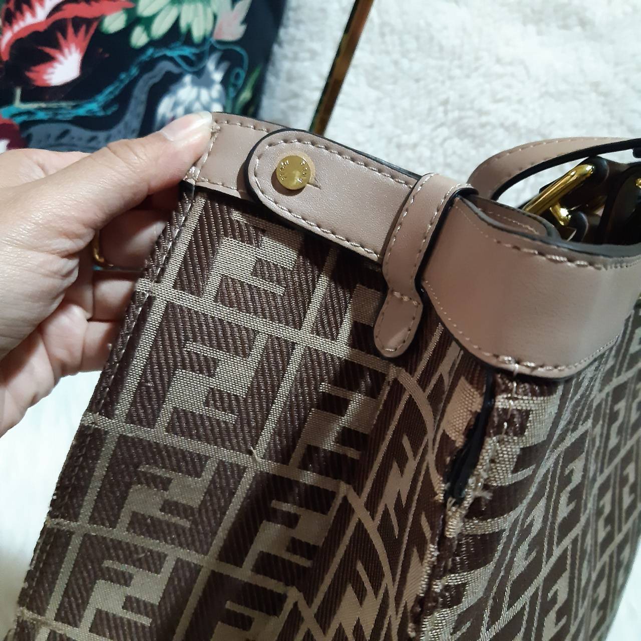 พรีเมี่ยมกิ๊ฟแท้ 100% 】FENDI NEW TOTE GIFT BAG กระเป๋าถือ/สะพายไหล่ น้ำหนักเบา ทรงสวย หรู ดูแพงเกินเบอร์!!