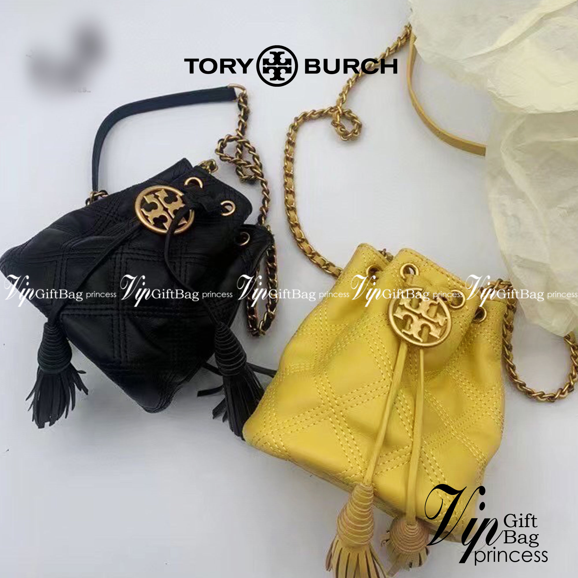 Tory Burch Fleming Soft Mini Bucket Bag กระเป๋าทรงขนมจีบขนาดมินิรุ่น Fleming ดีเทลการตัดเย็บควิลท์สี่เหลี่ยมสุดหรู แพทเทิรน์สุดคลาสสิค ภายในเป็นช่องโล่ง ใส่ของสำคัญจุกจิกได้ สายหนังสลับโซ่ เพิ่มดีเทลความแพงไปอีก จะสะพายไปไหนก็ได้ทุกโอกาส สวยเลิศทุกสี พร้อ
