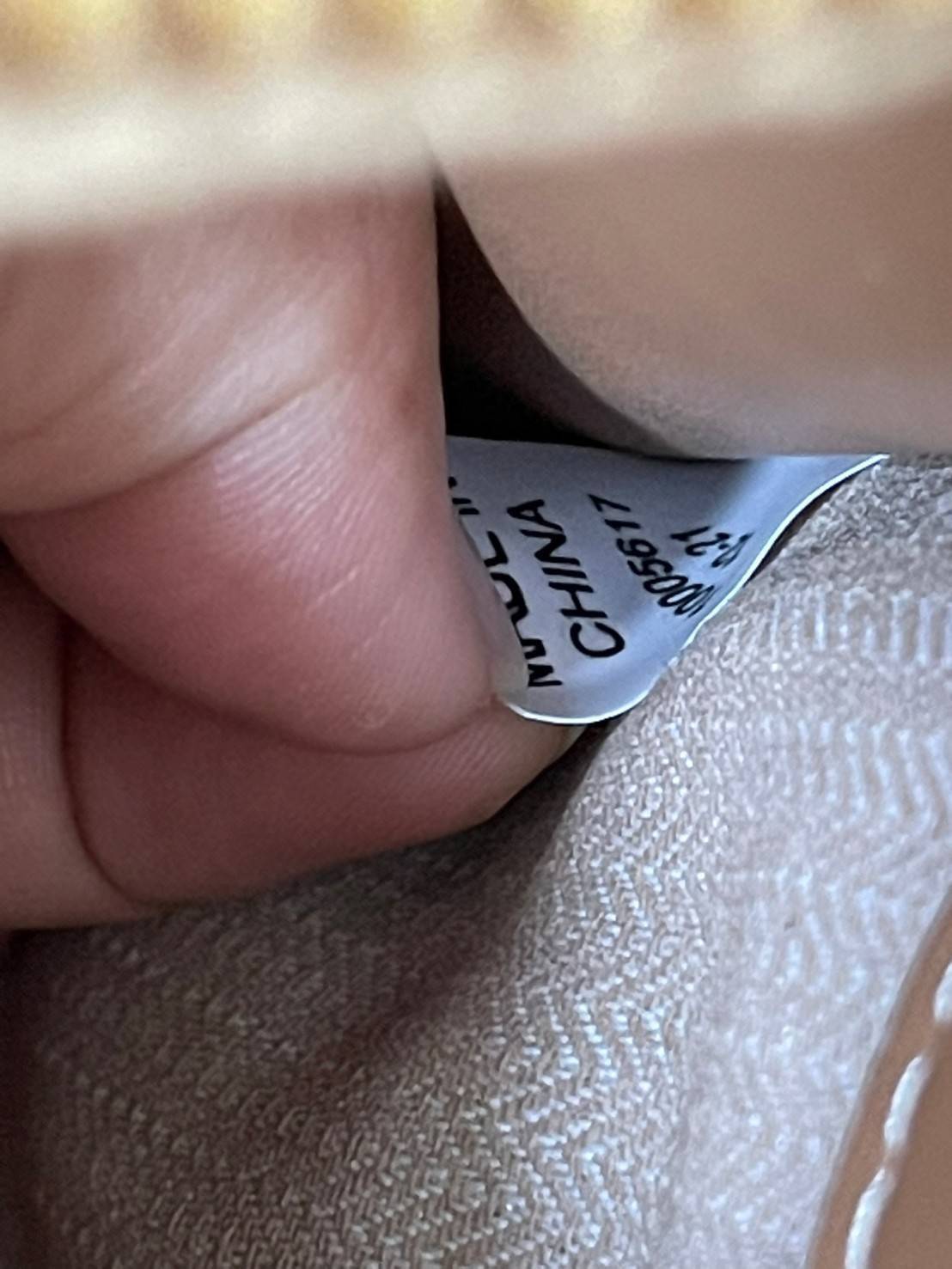 Tory burch lee radziwill pebbled small double bag กระเป๋า Lee Radziwill Double Bag สุดหรู ที่คำนึงถึงการเลเยอร์หนังและหนังกลับอย่างประณีตลงไปในงานดีไซน์ สามารถปรับปากกระเป๋าได้ 3 แบบตามต้องการ พร้อมนำเอาความเป็น American Luxury มาตีความใหม่ผ่านแง่มุมของคว