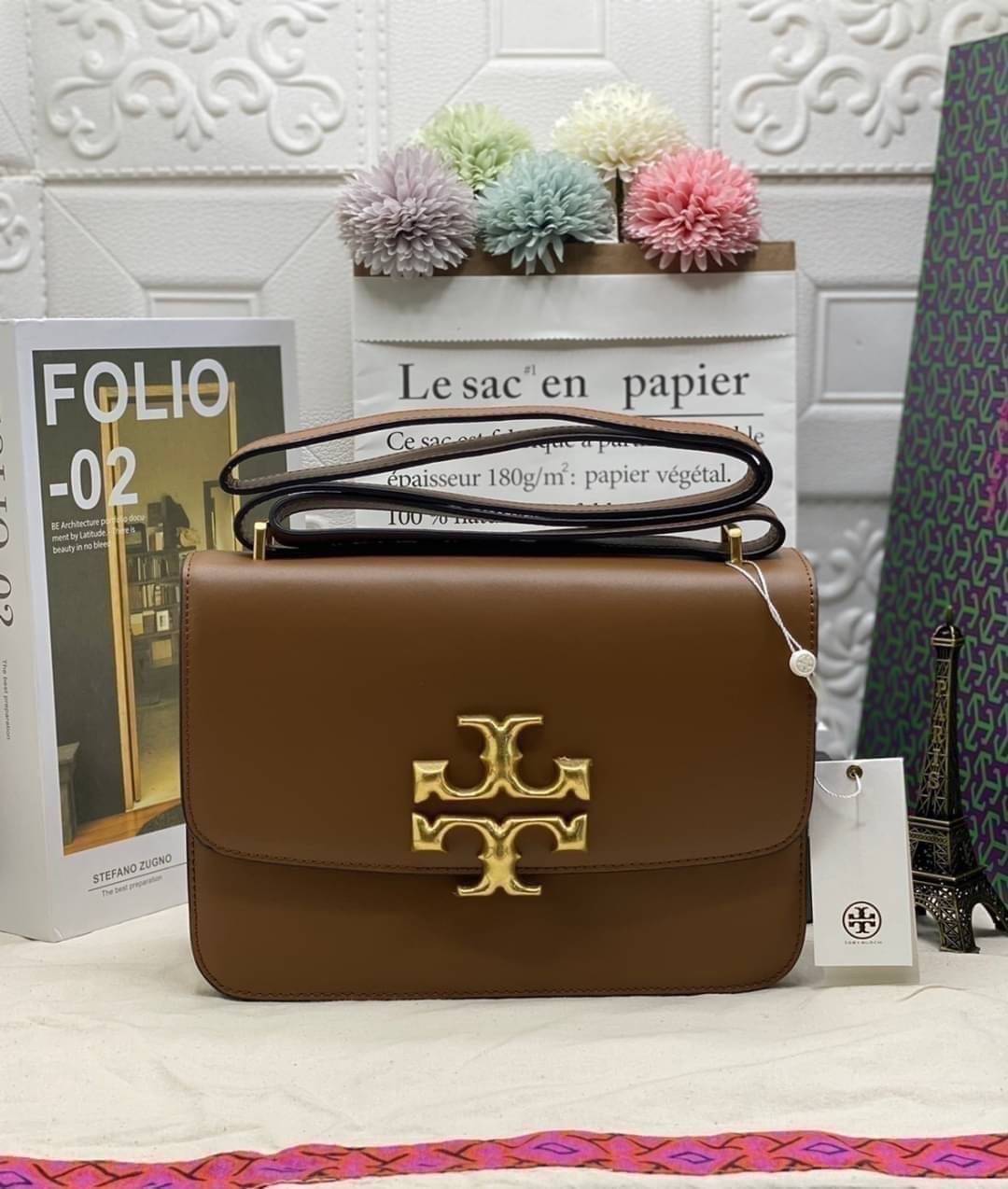 Tory Burch 75003 Eleanor Medium Convertible Shoulder Bag พร้อมส่งที่ไทย อีกรุ่นที่น่าครอบครองมากๆค่ะ กระเป๋าสะพายข้างและทบสายเป็นคล้องไหล่ได้ หนังแท้ชั้นดี ใช้ได้กับทุกๆโอกาส ห้ามพลาด ก่อนหมดนะคะ!!