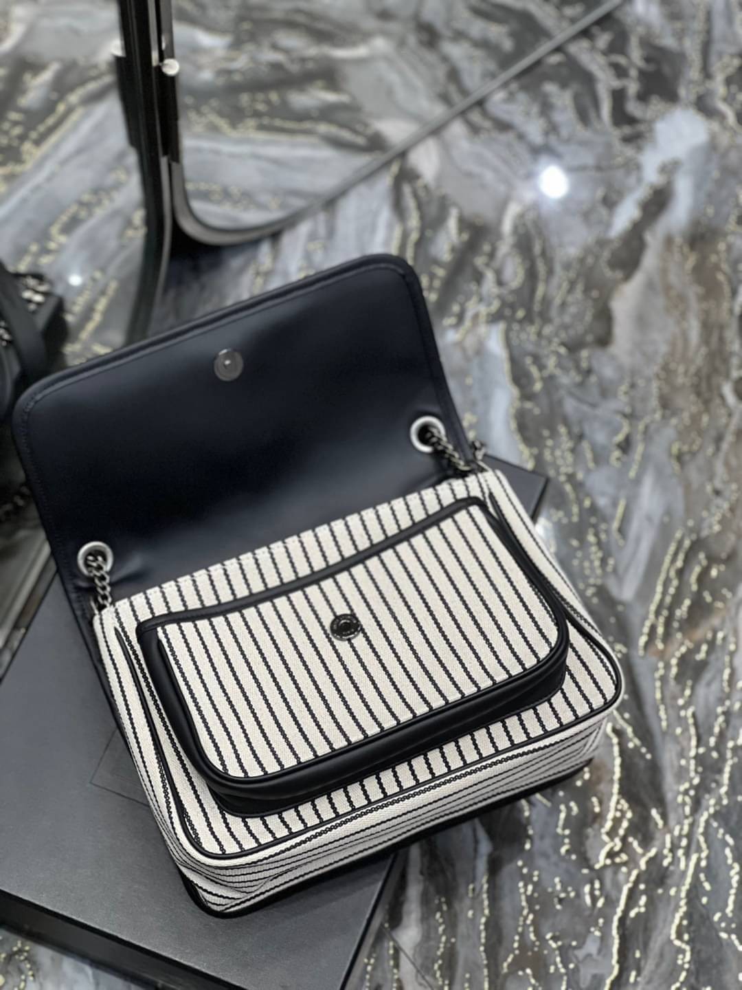 YSL Niki Medium Striped Canvas Shoulder Bag / YSL Niki Striped / YSL NIKI MEDIUM CHAIN BAG IN CANVAS เกรดเทพ ออริจินอล งานหนังแท้และผ้าแคนวาสอย่างดี ภาพถ่ายจากงานขายจริง ใช้งานต่างประเทศได้