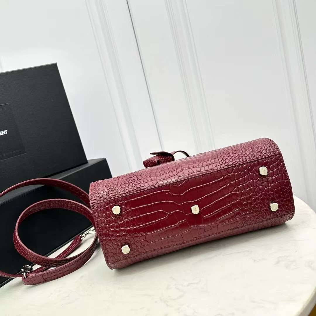 YSL TOTE BAG / SAC DE JOUR BABY IN CROCODILE LEATHER กระเป๋าสะพายทรงโท้ท หนังลายจระเข้สวยหรู จุของได้เยอะ เกรดออริ 1:1 เทียบแท้ ภาพถ่ายจากงานขายจริง ใช้งานต่างประเทศได้