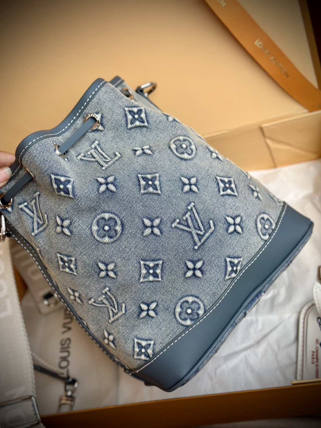 LV Nano Noé Denim Vintage Bag / LV Bucket Bag กระเป๋าทรงบัคเก็ตเดนิมสไตล์วินเทจ รุ่นใหม่ปั้มลายโมโนแกรมบนเดนิมสุดไอคอนิก ที่ใครเห็นต้องเป็นคลั่งรัก ผู้ดี หรูหราได้ทุกลุค ทุกสไตล์