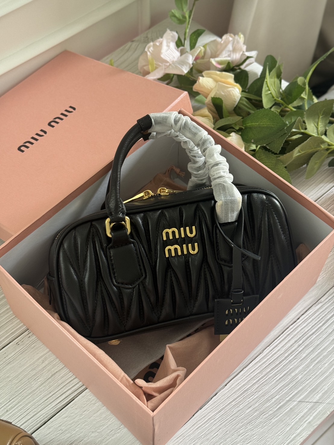 MIU MIU Arcadie Matelassé nappa leather bag 24cm กระเป๋าถือสะพาย luxurious เกรดออริ ท็อป 1:1 เกรดงานปราณีตละเอียด หนังสวย เกรดดีสุด ใช้งานต่างประเทศได้