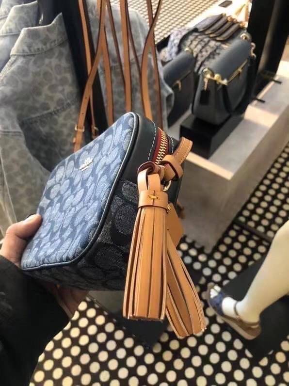 Coach Mini Camera Bag In Signature Chambray พร้อมส่งที่ไทย