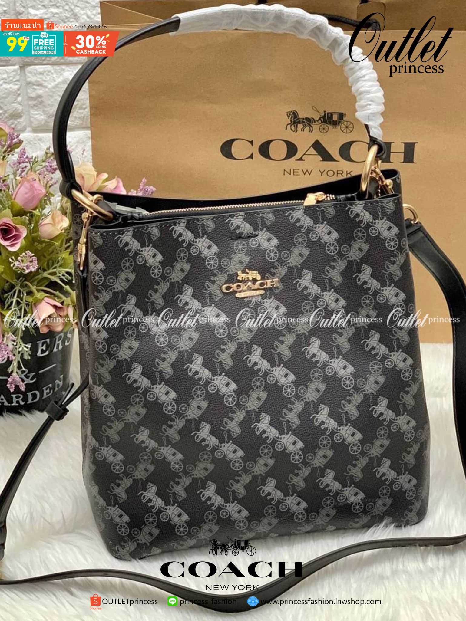 COACH TOWN BUCKET BAG WITH HORSE AND CARRIAGE PRINT ((2081-236)) 🔺กลับมาแล้ว ตามคำเรียกร้องค่ะ! กระเป๋าคล้องไหล่//สะพายข้างได้ วัสดุ pvc อย่างดี หนังนิ่มป่องพองตัวสวยงาม ลายรถม้าทั้งใบค่ะ ภายในกระเป๋าแบ่งเป็น2ช่องหลัก เปิดปิดแบบกระดุมแม่เหล็ก ภายใ