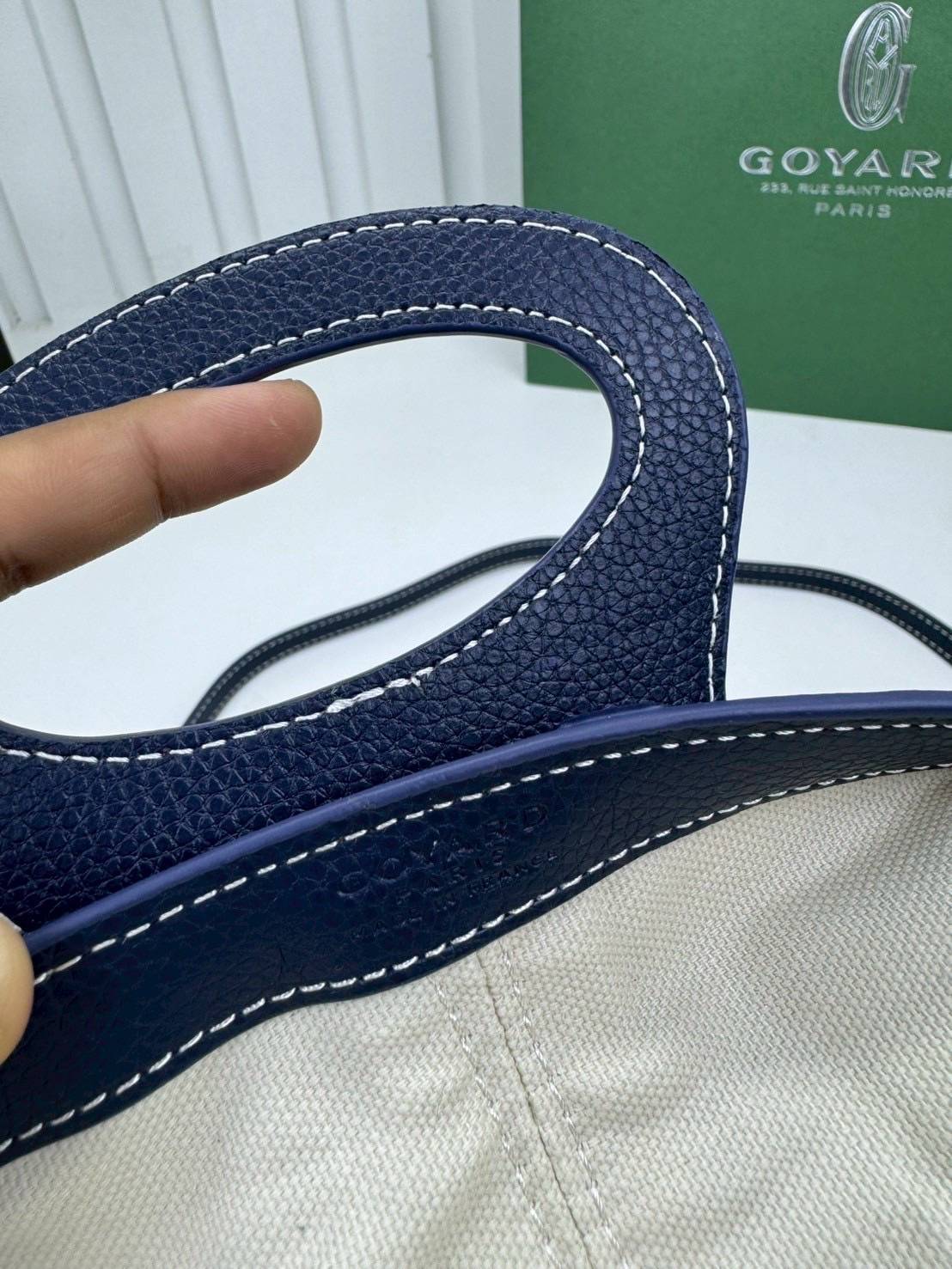 ORI หนังแท้ | Goyard Beluga Mini Bag กระเป๋าสะพายทรงบัคเก็ต พร้อมหูจับในตัว สะดวกใช้งาน ด้านในเป็นผ้าดีไซน์ผูก เพิ่มความน่ารักน่าใช้ สวยมากค่ะ