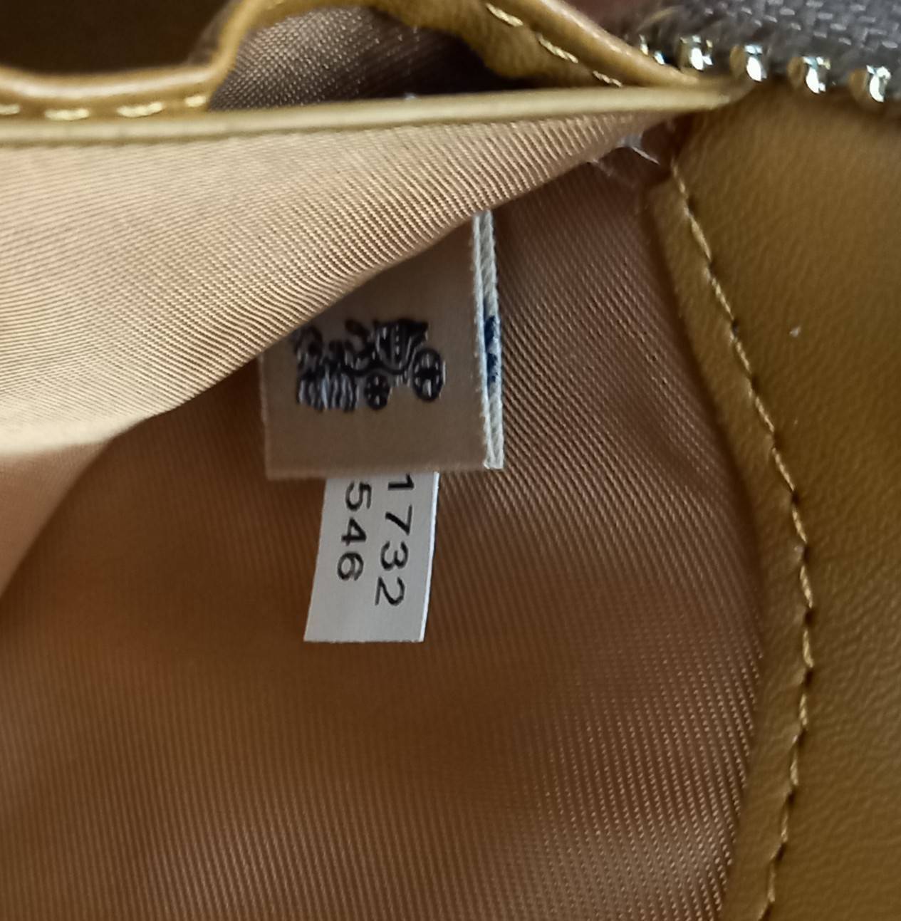 มาเท่าไหรก็ไม่เคยพอจริงๆ มีความต้องการกันถึงขีดสุด❣️😘>>COACH ACCORDION ZIP WALLET IN COLORBLOCK SIGNATURE CANVAS (COACH 31546)🍁กระเป๋าสตางค์ใบยาว ซิปรอบ //วัสดุหนังแคนวาสสลับหนังแท้ ดีไซน์สวย โดดเด่นลงตัวเป็นที่สุด ด้านในมีช่อ