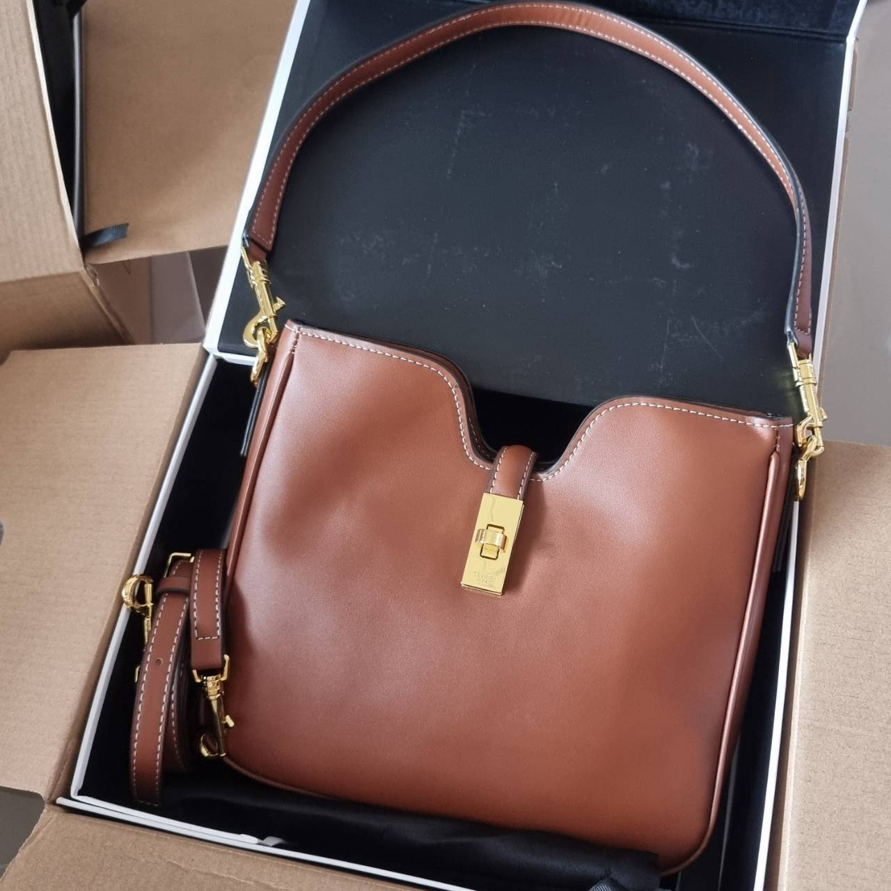 CELINE small camille soft bag มาแรงมาก! กับกระเป๋าที่ตัวแม่ใช้กันเยอะสุดๆ แม่ชมเอย อินฟลูดังๆมีใช้กันครบ ด้วยรูปทรงยอดนิยม