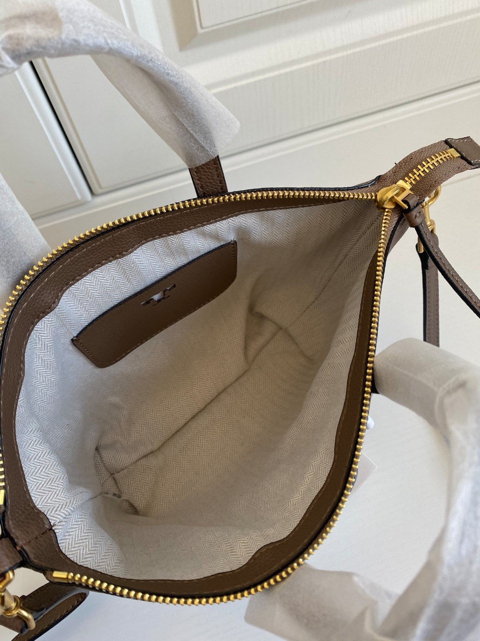 Tory Burch Mcgraw Colorblock Mini Top Zip Satchel กระเป๋าสะพายทรงสวย ใบขนาดเล็กกำลังดี *วัสดุหนังแท้ทั้งใบ หนังสวยมาก