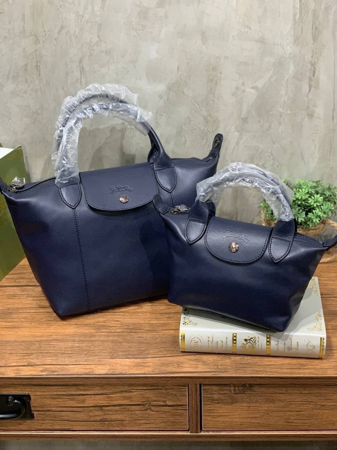 ของแท้ 100% Longchamp LE PLIAGE CUIR TOP HANDLE BAG Color: Black,Orange,Sienna, Navy,Nordic,Grey,Lichen