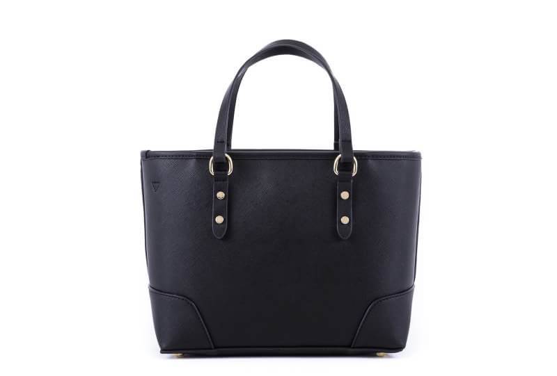 รุ่นขายดี KEEP ' Scarlet ' bag ใครมองหากระเป๋าจุคุ้ม ใบนี้เลย ซื้อ 1 ได้ 2 คุ้ม !! เก็บหมดในใบเดียว แถม Complete look ได้ทุก สไตล์ ถือทำงาน หรือ ถือเที่ยวแมทช์กับยีนส์ก็ดี๊~ดี๊ 👑หนังกระเป๋า Saffiano สวยมาก ส่วนเรื่อง ความจุ ความคุ้ม ไม่ต