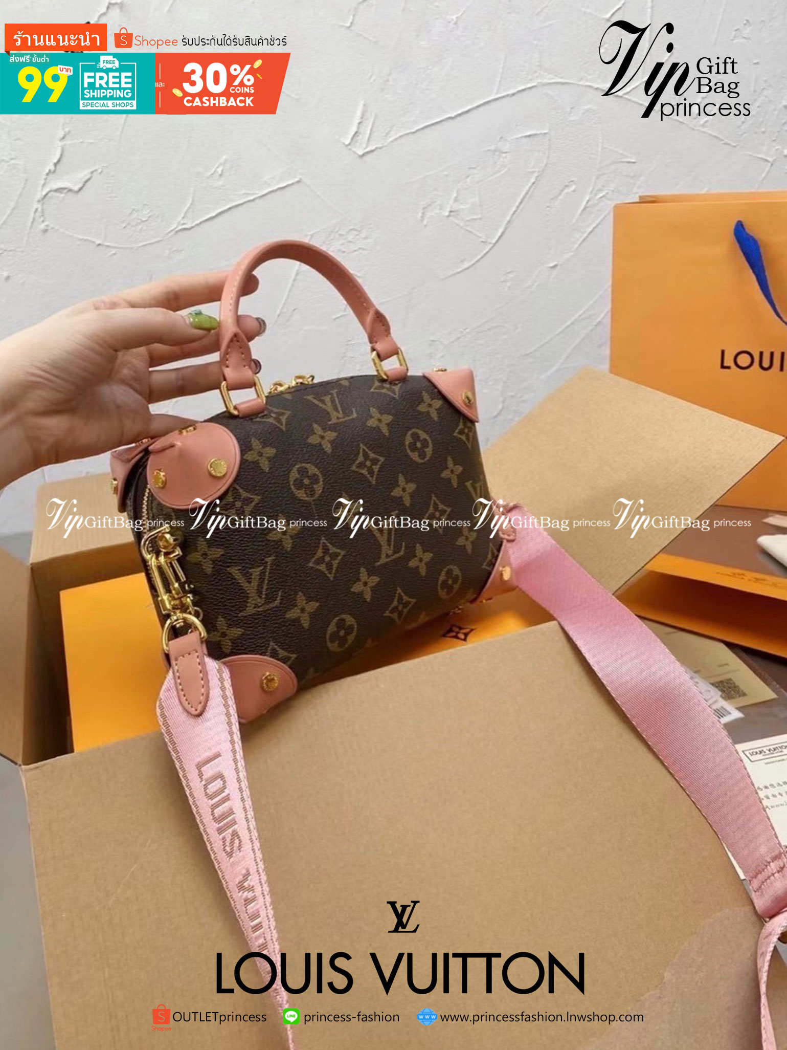 VIP 】LV Louis Vuitton Petite Malle Souple Bag กระเป๋าสะพายทรงหมอนมินิสวยน่าใช้มากค่ะ ขนาดกำลังน่ารักเลยค่ะ ภายในโล่งกว้าง ใส่ของได้เยอะน้าา งานซิปกลางเก็บของได้อย่างมิดชิด หนังลายโมโนแกรม มาพร้อมสายสะพายยาว 2 สาย ถอดออกถือได้ ไอเท็มน่ารักขนาดนี้ ไม่มีได้ไ