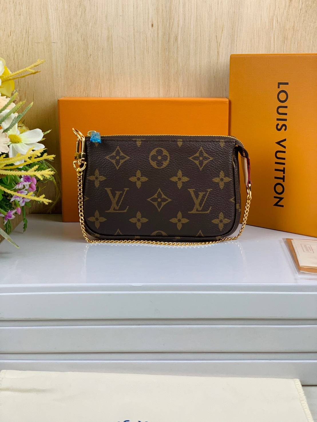 หนังแท้ LOUIS VUITTON MINI POCHETTE ACCESSOIRES BAG / LV POCHETTE พร้อมส่งที่ไทย งานหนังแท้ทั้งใบ ออริจินอลเกรด ภาพสินค้าถ่ายจากงานขายจริง ใช้งานต่างประเทศได้
