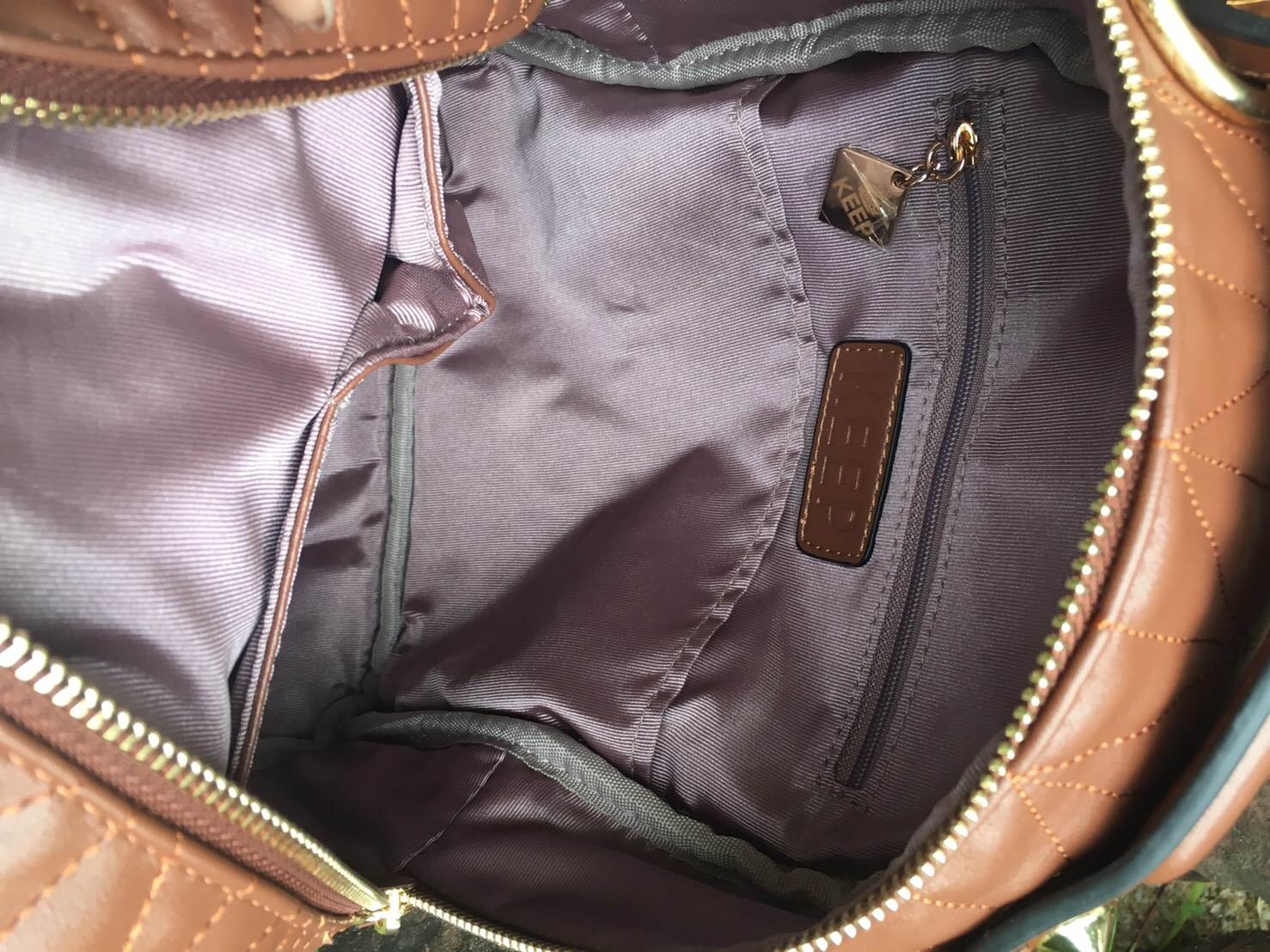 KEEP ' Paris ' backpack 🎒👟 เป้ หนังแกะแท้ ระดับตำนาน ที่ครองใจสาวๆ เป็นอันดับหนึ่ง งานดี งานคุ้ม ต้องใบนี้เลย =>> กระเป๋า หนังแกะแท้เนื้อดี งาน handmade เย็บแบบฝีมือต่อฝีมือ เพิ่อให้ได้ใบนี้ =>> ตัวกระเป๋าน้ำหนักเบา ด