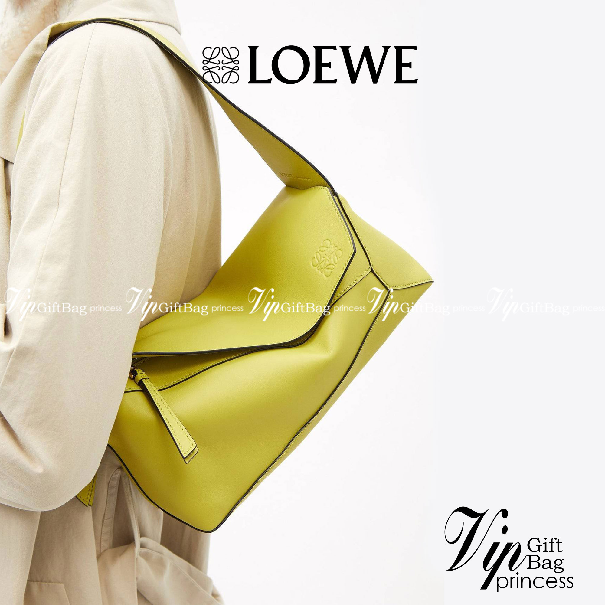LOEWE PUZZLE HOBO BAG ใหม่ล่าสุด กับแบรนด์ที่มีดีไซน์โดดเด่นเป็นเอกลักษณ์ สวยหรูทุกรุ่นจริงๆ!! กระเป๋าสะพายโฮโบ ทรงสวย สไตล์พัซเซิลคลาสสิค วัสดุหนังวัวฟอกสี นิ่มมือ ฟินมาก!! เปิดใช้งานด้วยซิป ที่ภายในโล่งกว้าง ใส่ของสำคัญได้ครบไม่มีพลาด แบบสบายๆ มาพร้อมสา