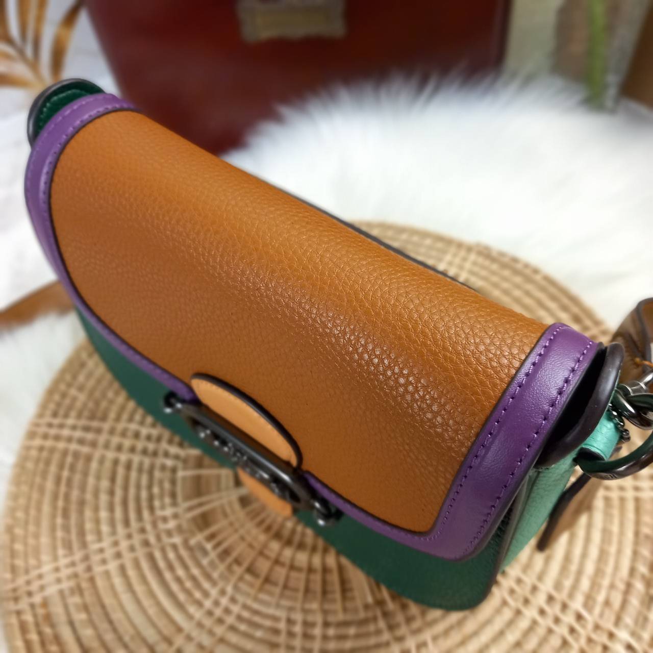 OUTLET 】COACH JADE SADDLE BAG IN COLORBLOCK (COACH 91084) สวยพิฆาตมาก สยบทุกสายตา 🌺 พร้อมส่งความสวยก่อนใคร// กระเป๋าถือ สะพาย มีสายสะพายยาว ถอดและเลื่อนปรับระดับได้ //วัสดุหนังแท้เต็มใบ หนังคุณภาพ ขึ้นทรงสวยมากๆ งานสวยคมกริบที่สุด //ฝาเปิดเป็นแบบฝ