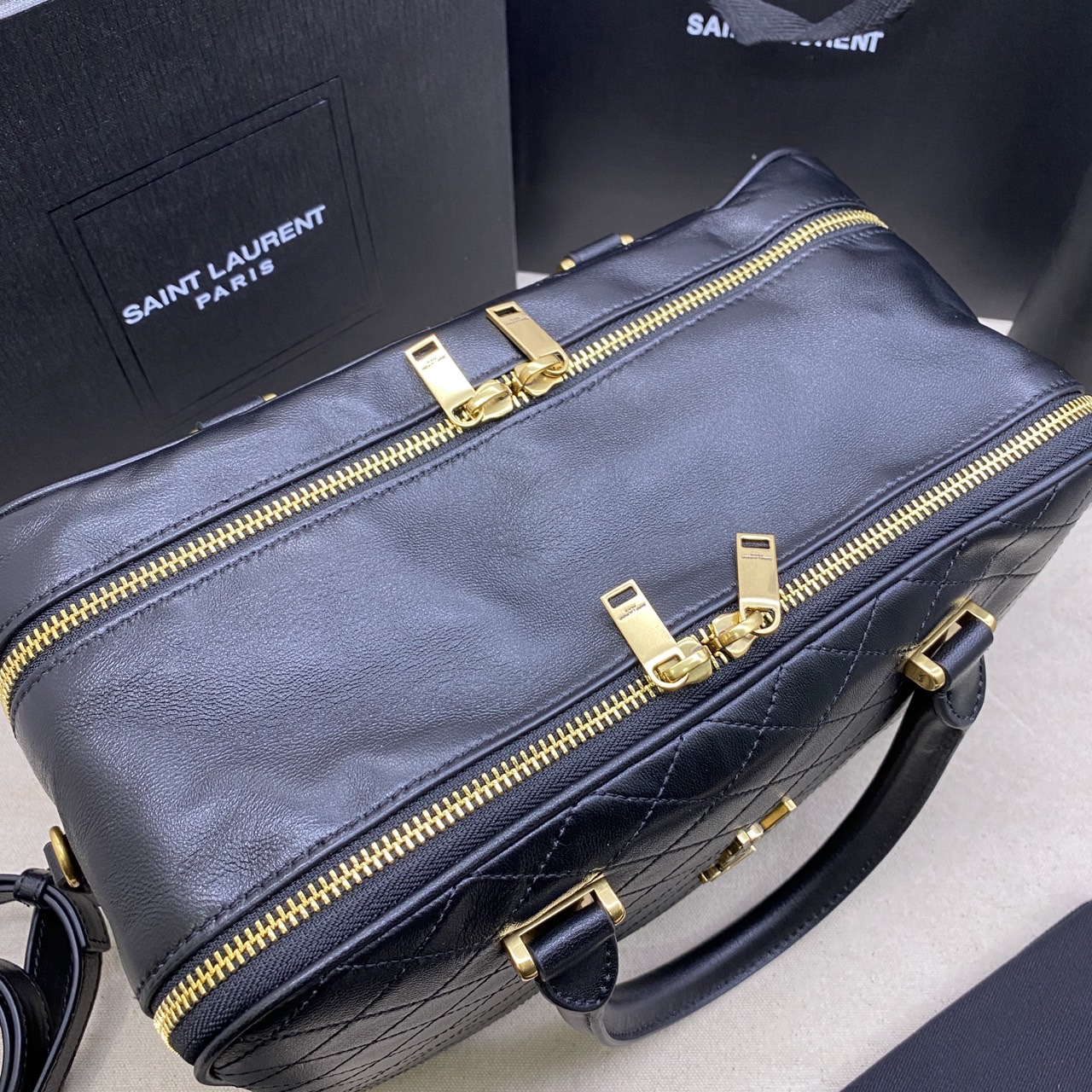 YSL LYIA DUFFLE IN QUILTED / YSL Keepall กระเป๋าสะพายใบใหญ่ ใช้เดินทางได้ งานหนังสวยเต็มใบ เกรดออริ สลับแท้ 1:1 ใช้ต่างประเทศได้