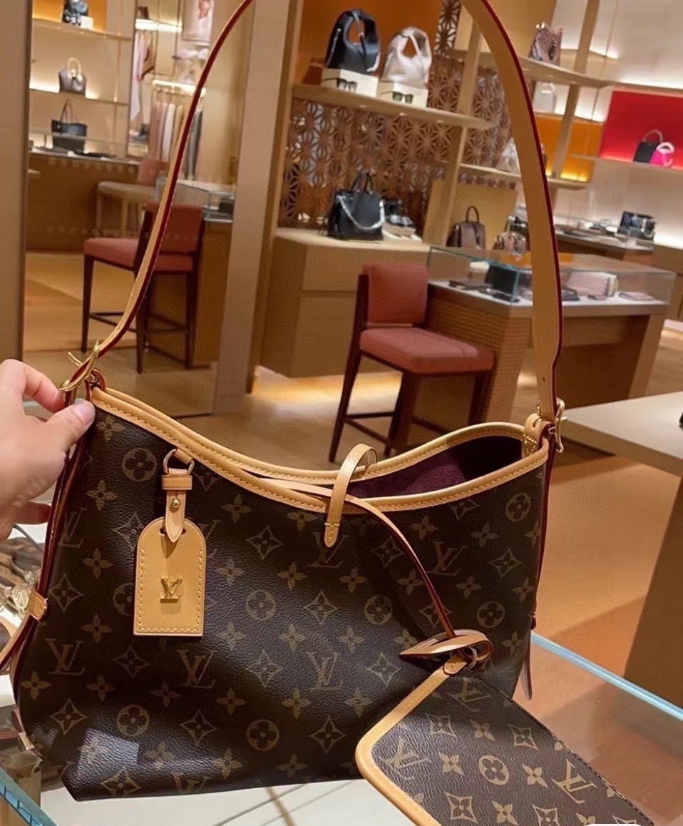 CarryAll PM handbag in Monogram / LV Tote Shopping Bag พร้อมส่ง กระเป๋าถือแคนวาสแต่งขอบหนังแคนวาสอย่างดี ผสานเสน่ห์สวยงามเข้ากับดีไซน์ที่รับกับสรีระให้คุณพกพาไปได้ทุกที่