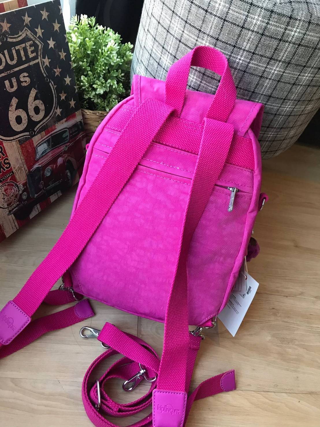 Kipling Basic Firefly Up Small Backpack กระเป๋าเป้/ สะพายข้าง 2 way วัสดุ Polyamide 100% เปิดปิดด้วยตัวล็อค 2 ชั้น มีช่องใช้งานหลายช่อง รวมถึง ช่องซิปด้านหน้า มาพร้อมสายสะพายอีก 1 เส้น ด้านหลัง มีช่องสำหรับเก็บสายเป้ ปรับเปลี่ยนเป็นสะพายไหล่ พร้อมพวงกุญแจ